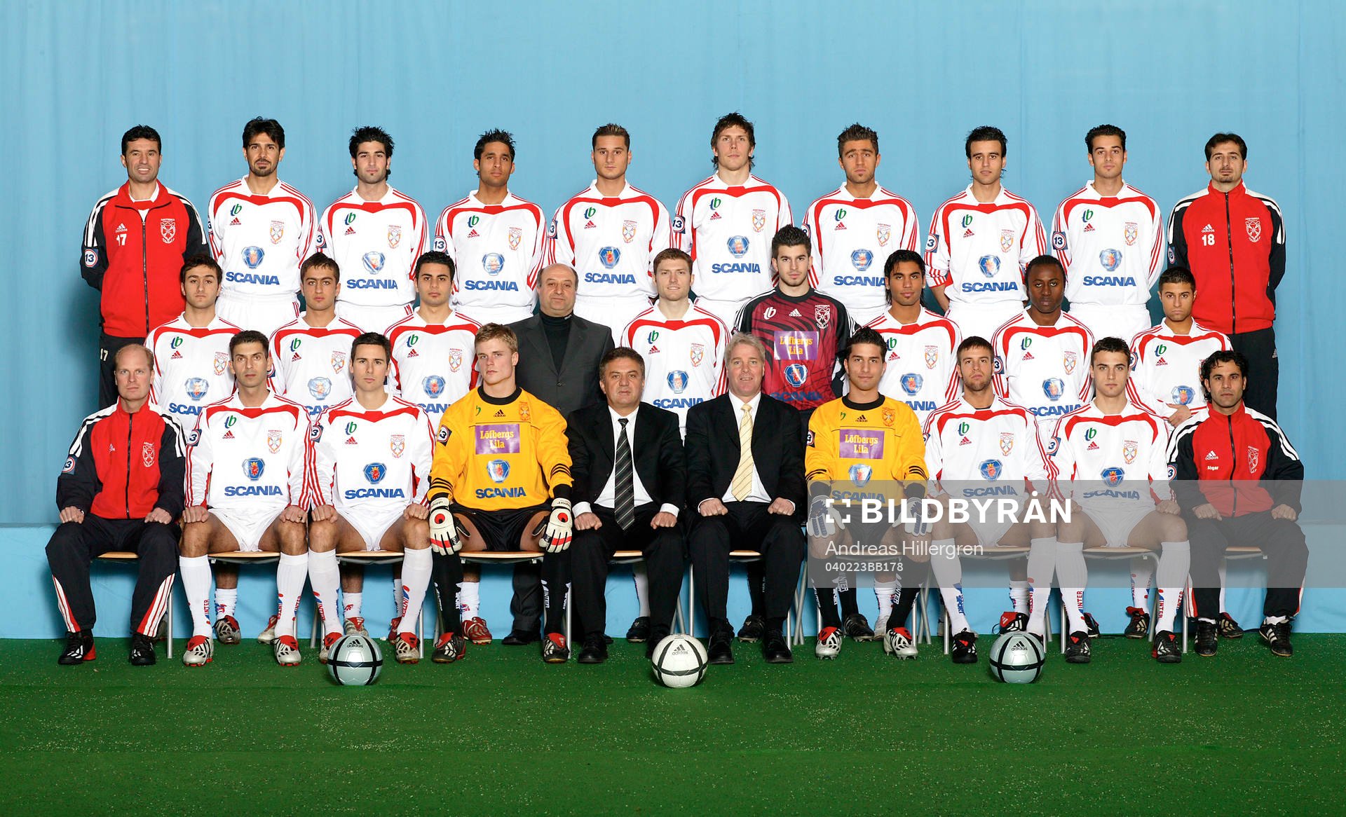  Bakre raden från vänster: Edmond Lutaj (assisterande tränare), Ghassau Hamed, Raby Youssef, David Durmaz, Rabi Jaqueb, Dennis Östlundh, Melke Demir, Christos Christoforidis, Michel Noyan, Metin Tasci (sportledare).