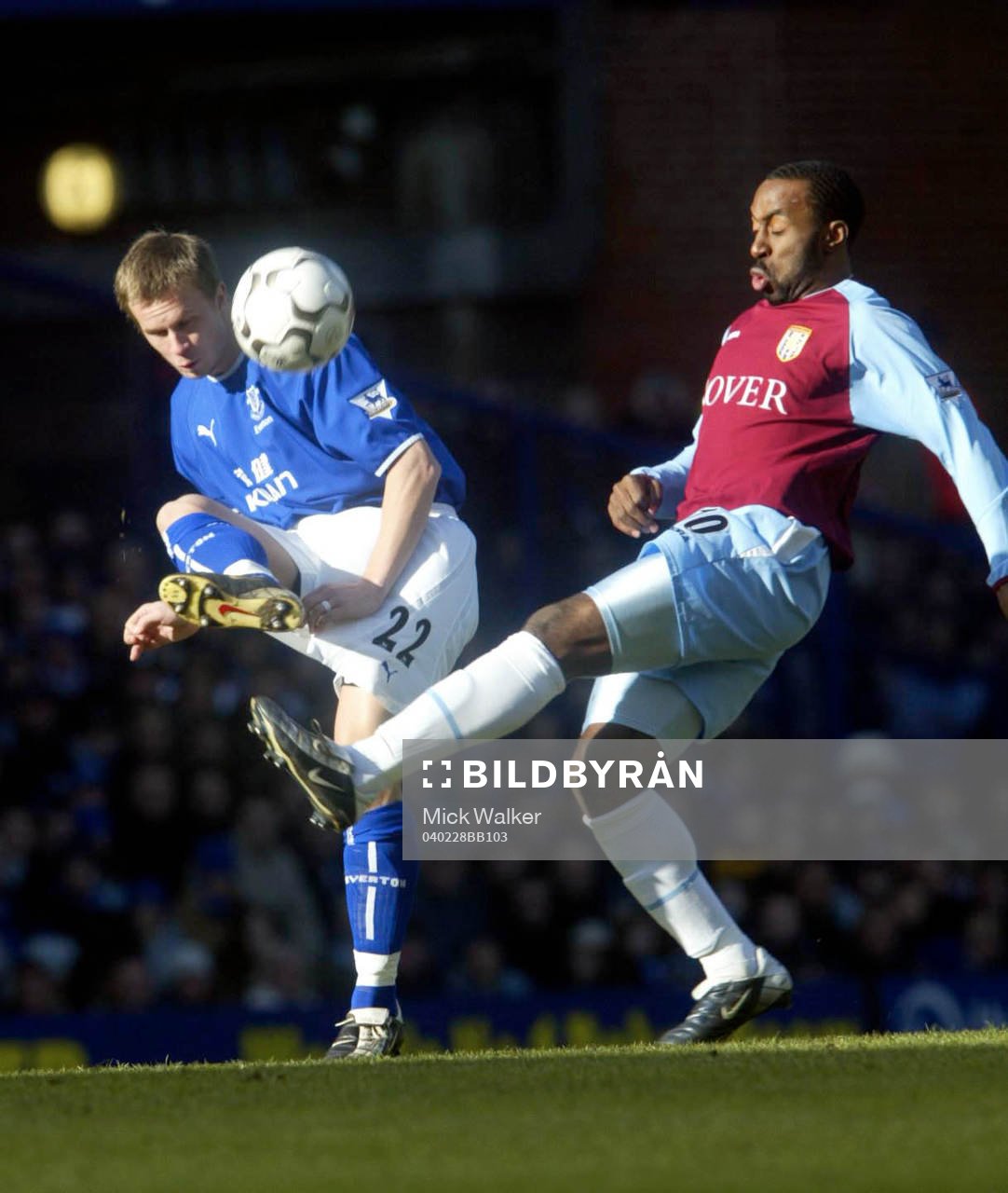 Tobias Linderoth, Everton och Darius Vassell, Aston Villa