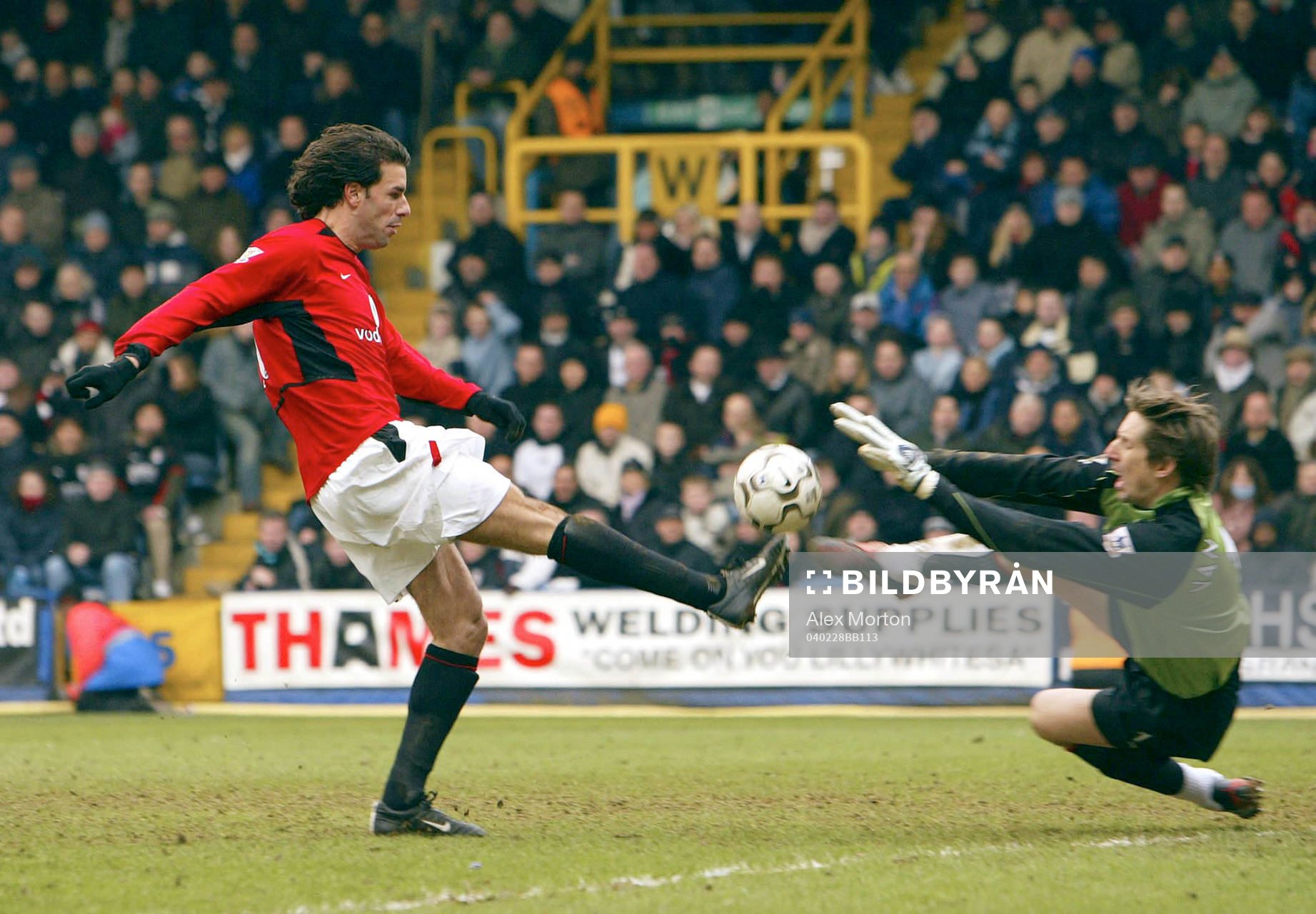 Ruud Van Nistelrooy, Man U försöker på Fulhams målvakt