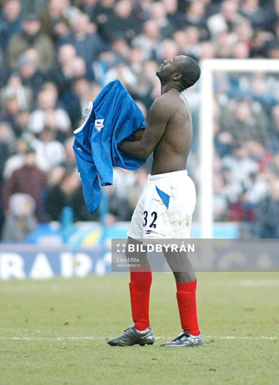  Lomana Lua Lua, Portsmouth jubel efter att ha gjort kvitteringsmålet för Portsmouth