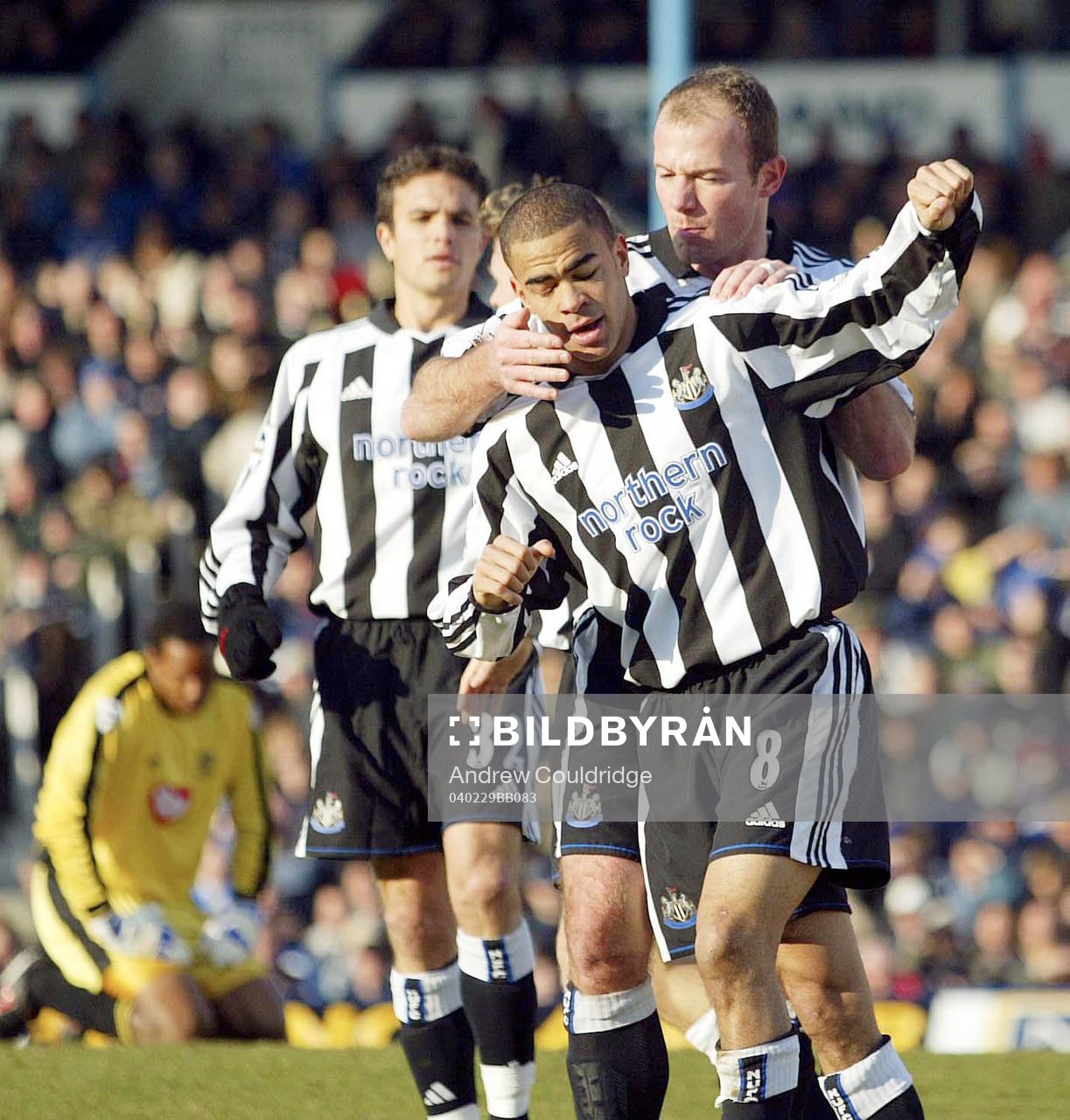  Kieron Dyer, Newcastle jublar åt Craig Bellamy's mål.