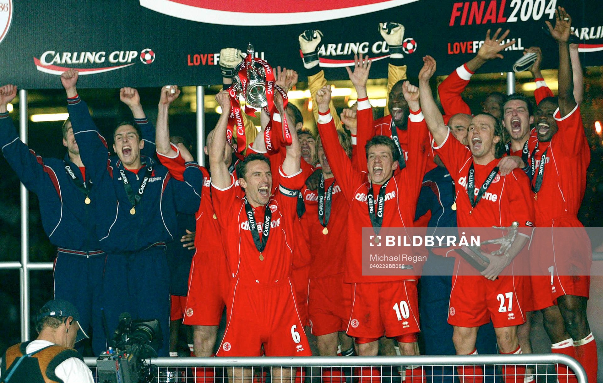 Middlesbroughs lagkapten Gareth Southgate lyfter
