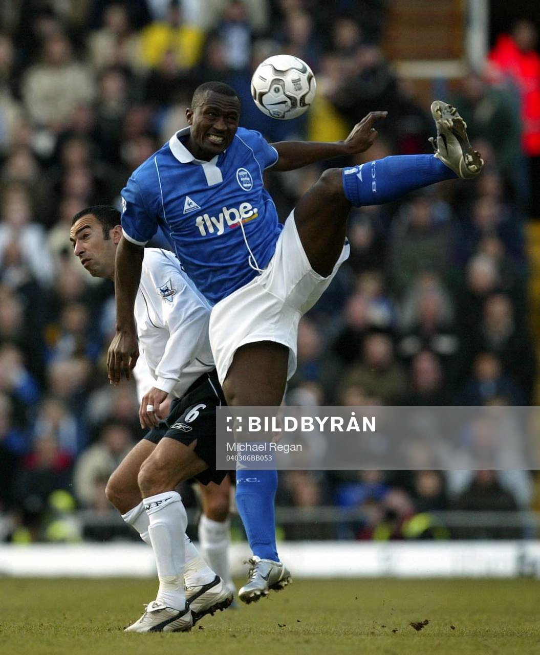  Youri Djorkaeff, Bolton och Olivier Tebily, Birmingham