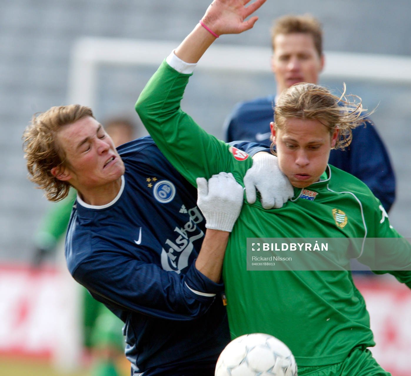  Kamp mellan Björn Runström, Hammarby och en Odense-spelare.