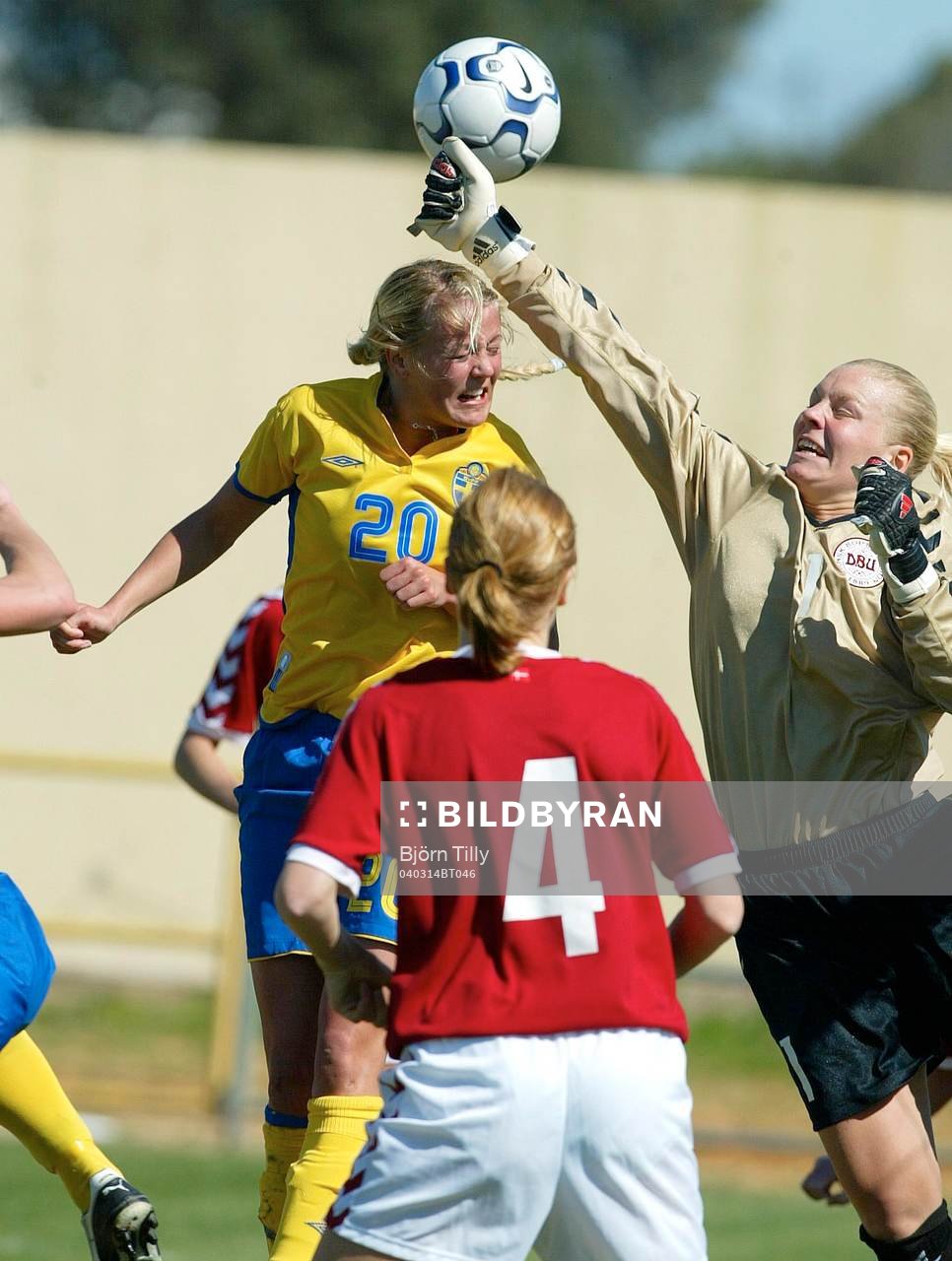 Josefine Öqvist, Sverige och Tine Cederkvist, målvakt,