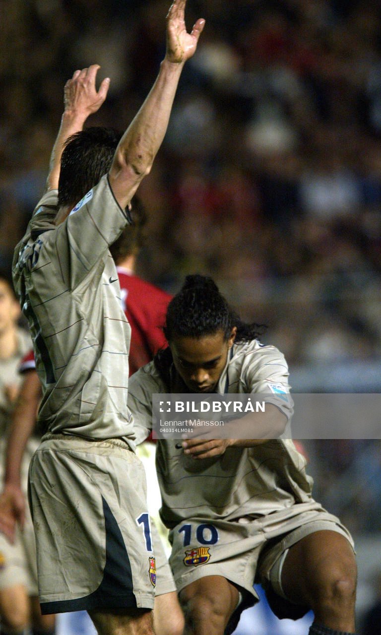 Marc Overmars, Barcelona hissas av Ronaldinho