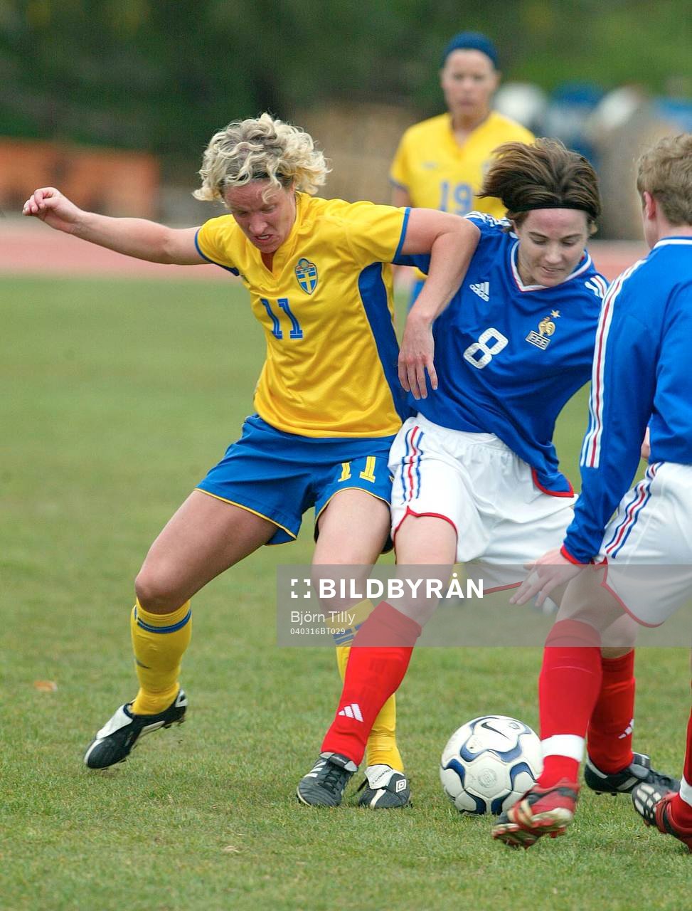 Victoria Svensson, Sveige ochSonia Bompastor, Frankrike