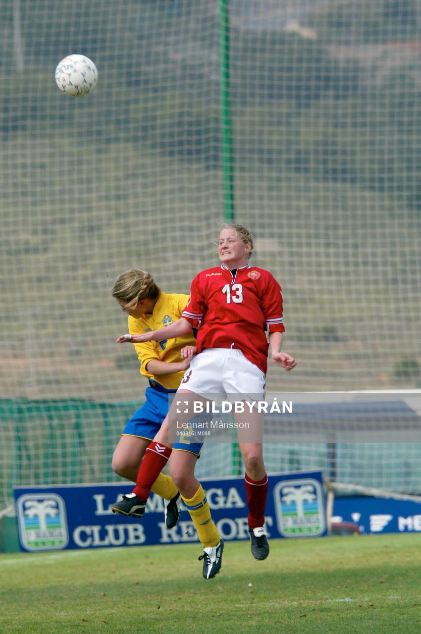  Sine Hovesen och Emma Herbring. Nickduell.