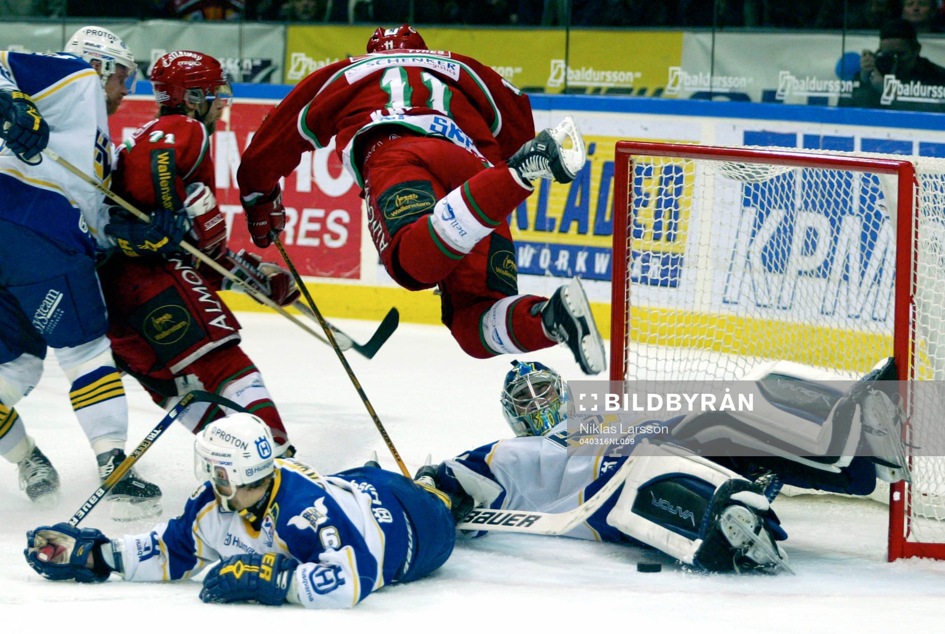 Magnus Kahnberg, Frölunda flyger över Stefan Liv, HV 71