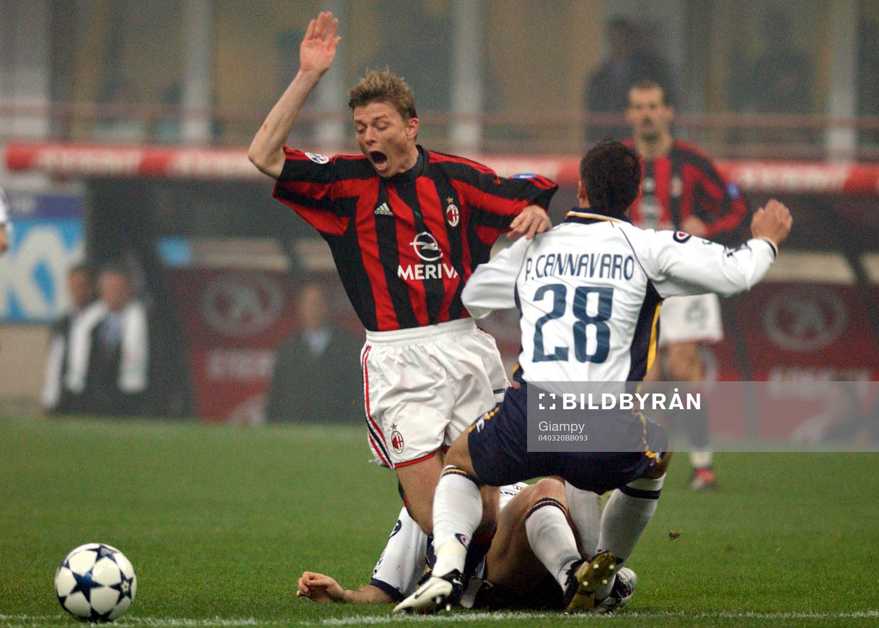 Jon Dahl Tomasson, Milan och PAOLO CANNAVARO