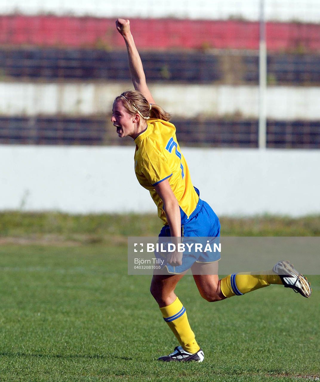 Lotta Scheln, Sverige jublande glad