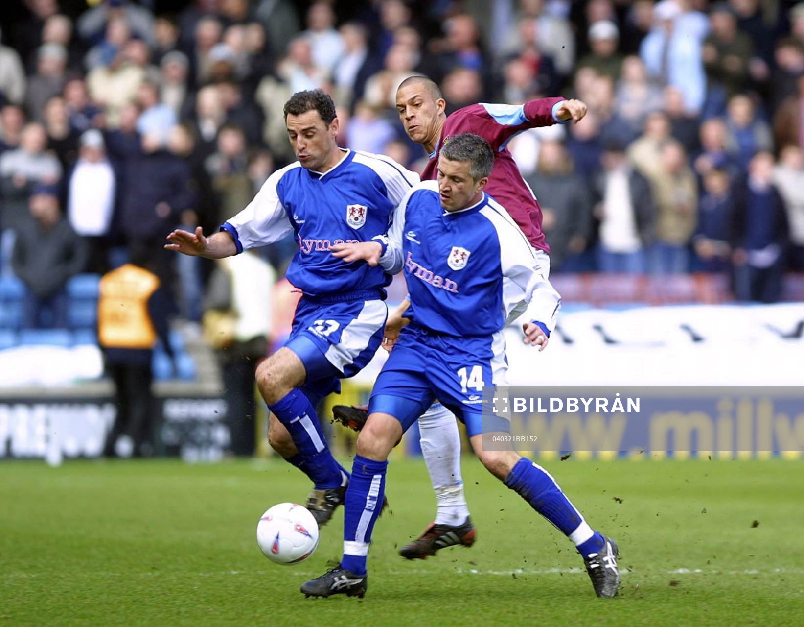 Millwall's Kevin Muscat och Andy Roberts utmanar   Bobby