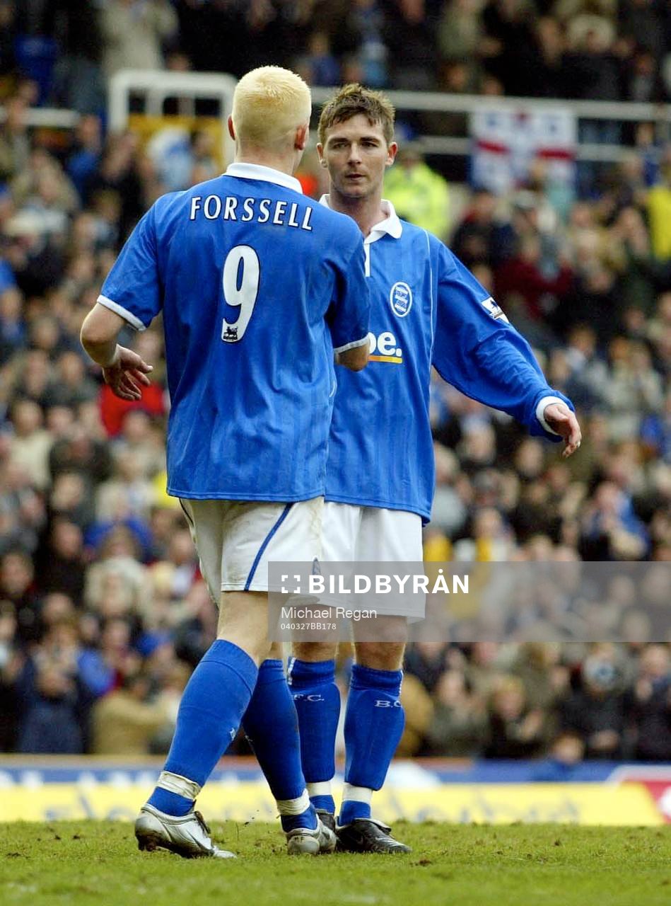  Mikael Forssell tar bollen från Bryan Hughes, Birmingham och nekar samtidigt denne att göra ett hat-trick