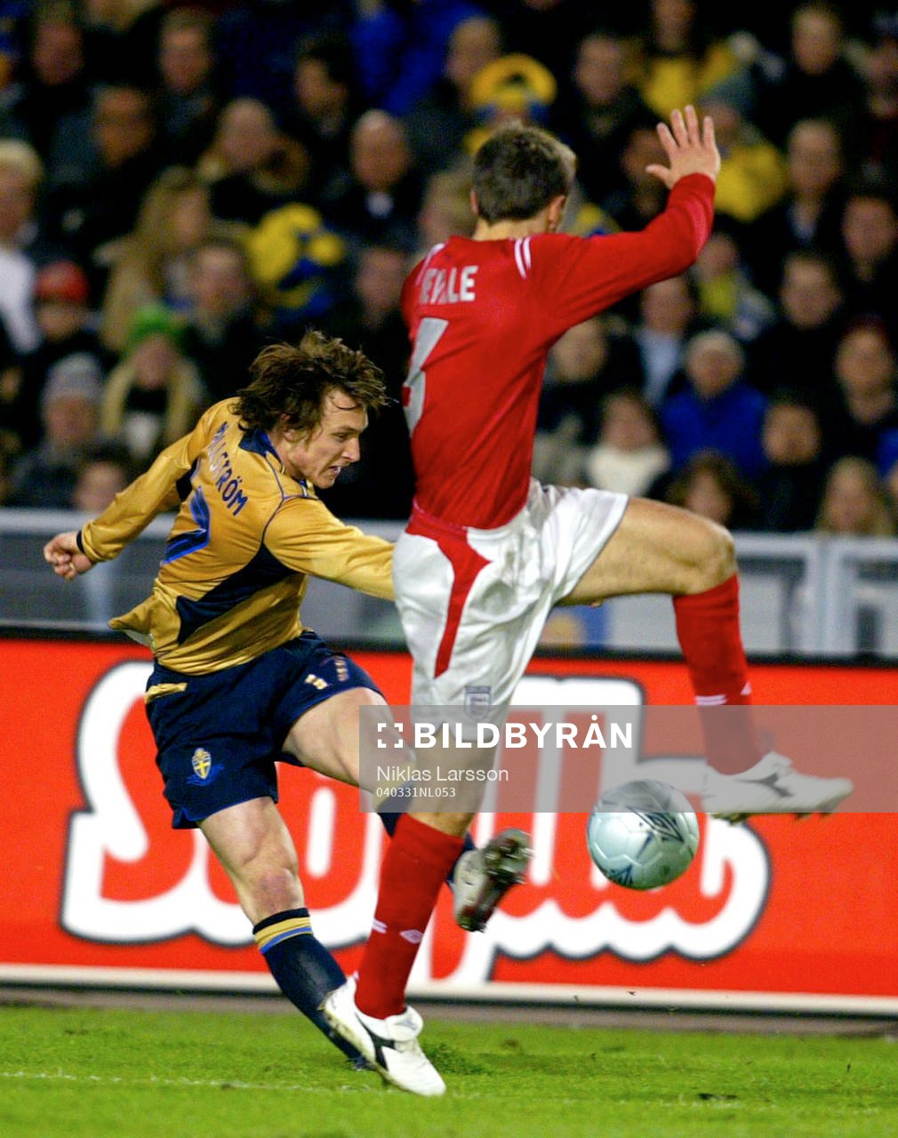Kim Källström, Sverige och Phil Neville, England