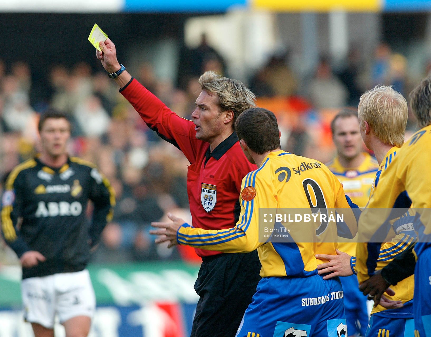 Anders Frisk, domare (Varning, gult Kort)