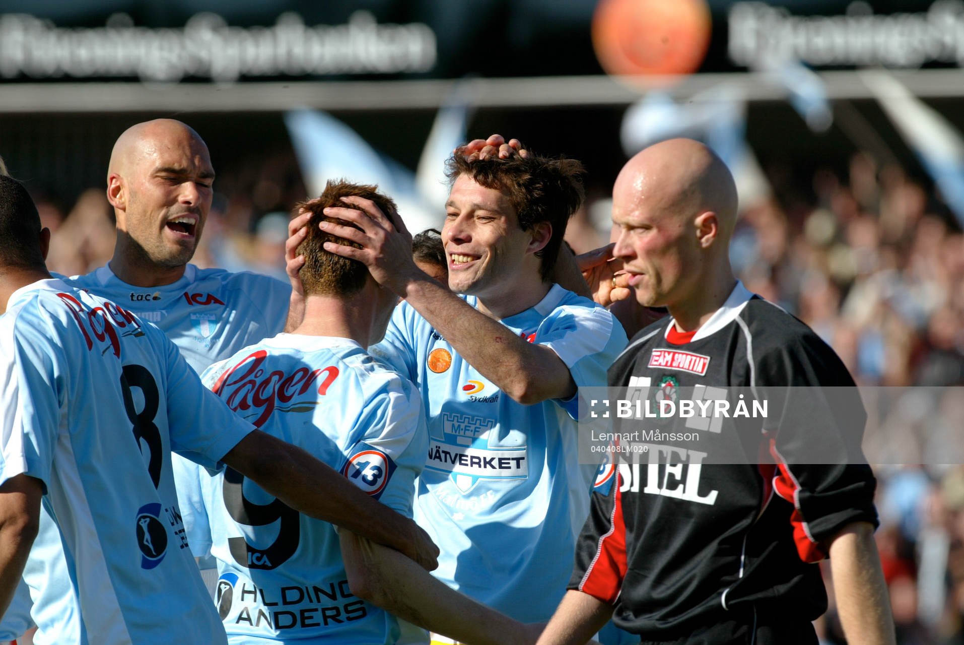 Daniel Majstorovic och Igor Sypniewski grattar Niklas