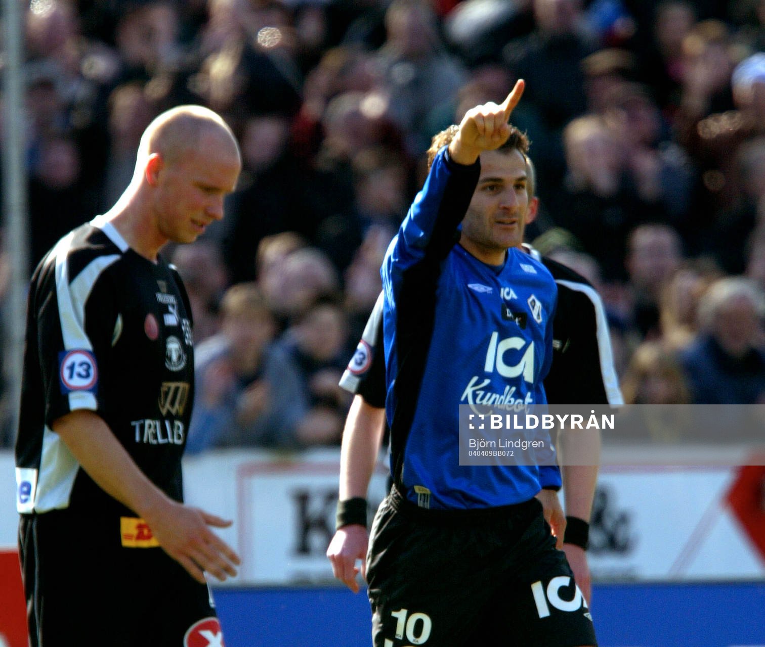 Sharbel Touma, Halmstad (Jubel) och Johan Laursen,