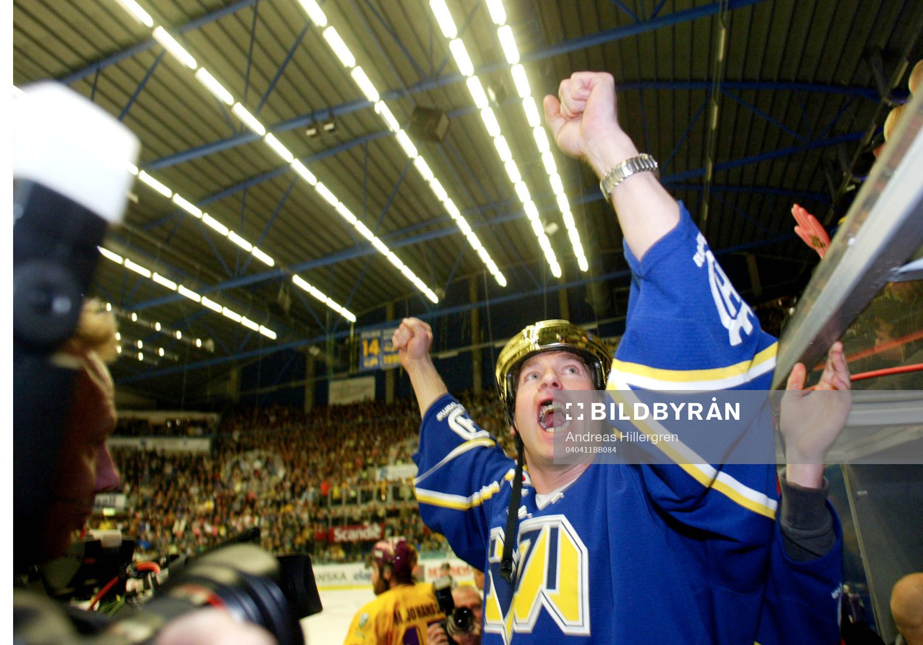 SM-guld till HV71 (Guld) Boo Ahl, målvakt, jublar