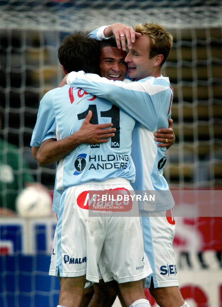 Fotboll, Allsvenskan, Elfsborg - Malmö: Afonso Alves, Malmö grattas av Igor Sypnievski och Jon-Inge Höiland.