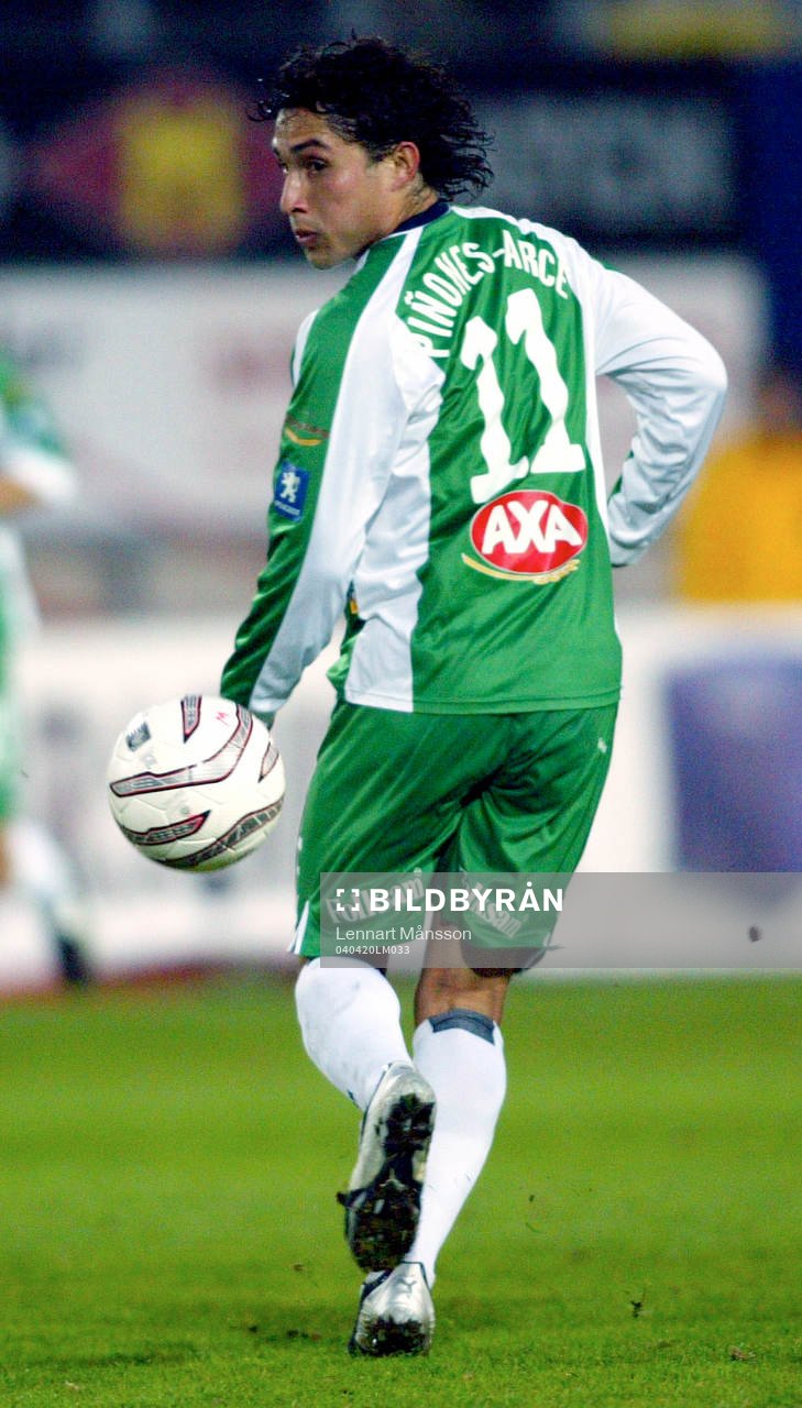 Pablo Pinones-Arce klackar fram till Erik Johanssons 0-2