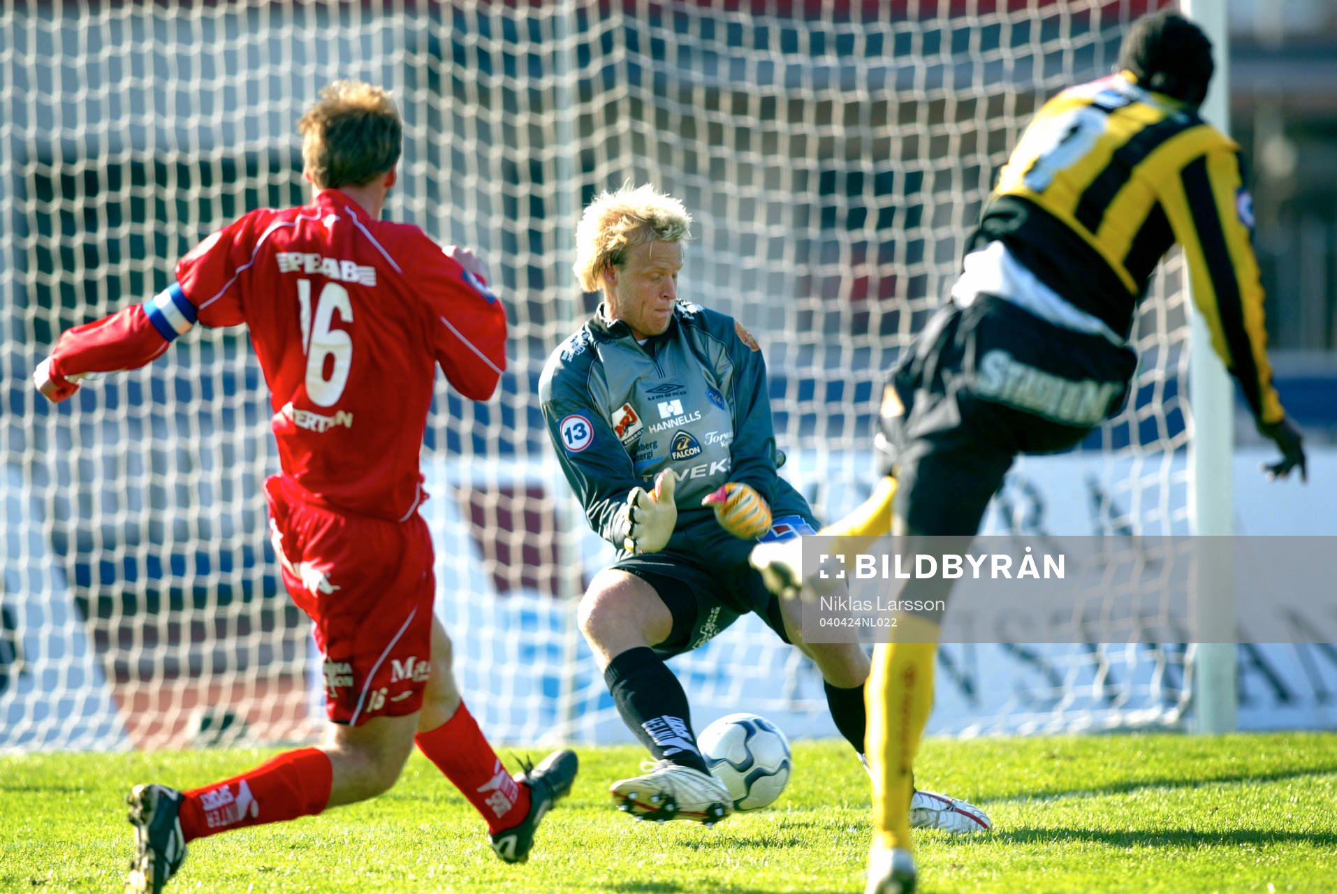 Dioh Williams, Häcken prickar in 2-0 mellan benen på