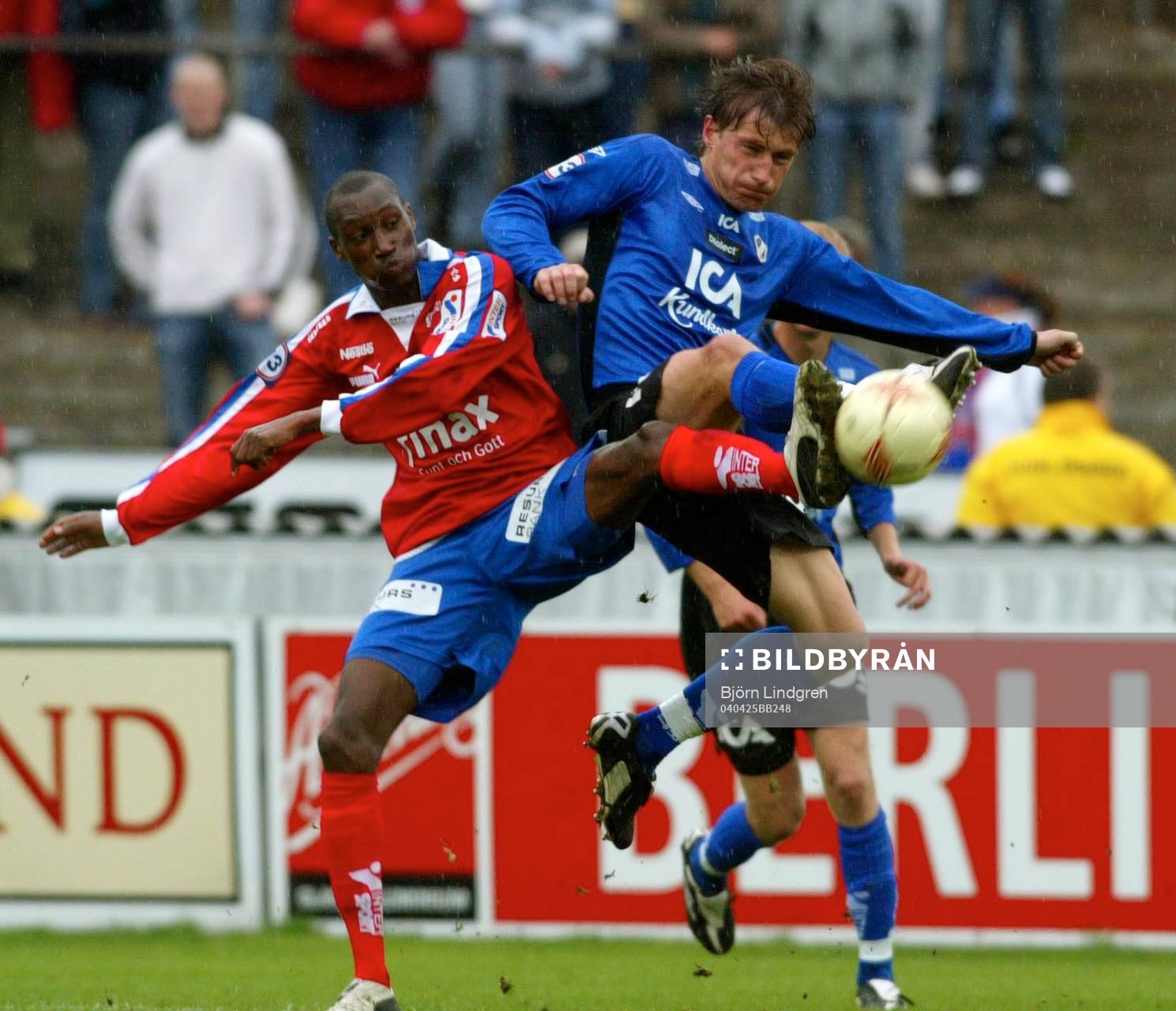 Atiba Hutchinson, Helsingborg och Tomas Zwirgzdauskas,