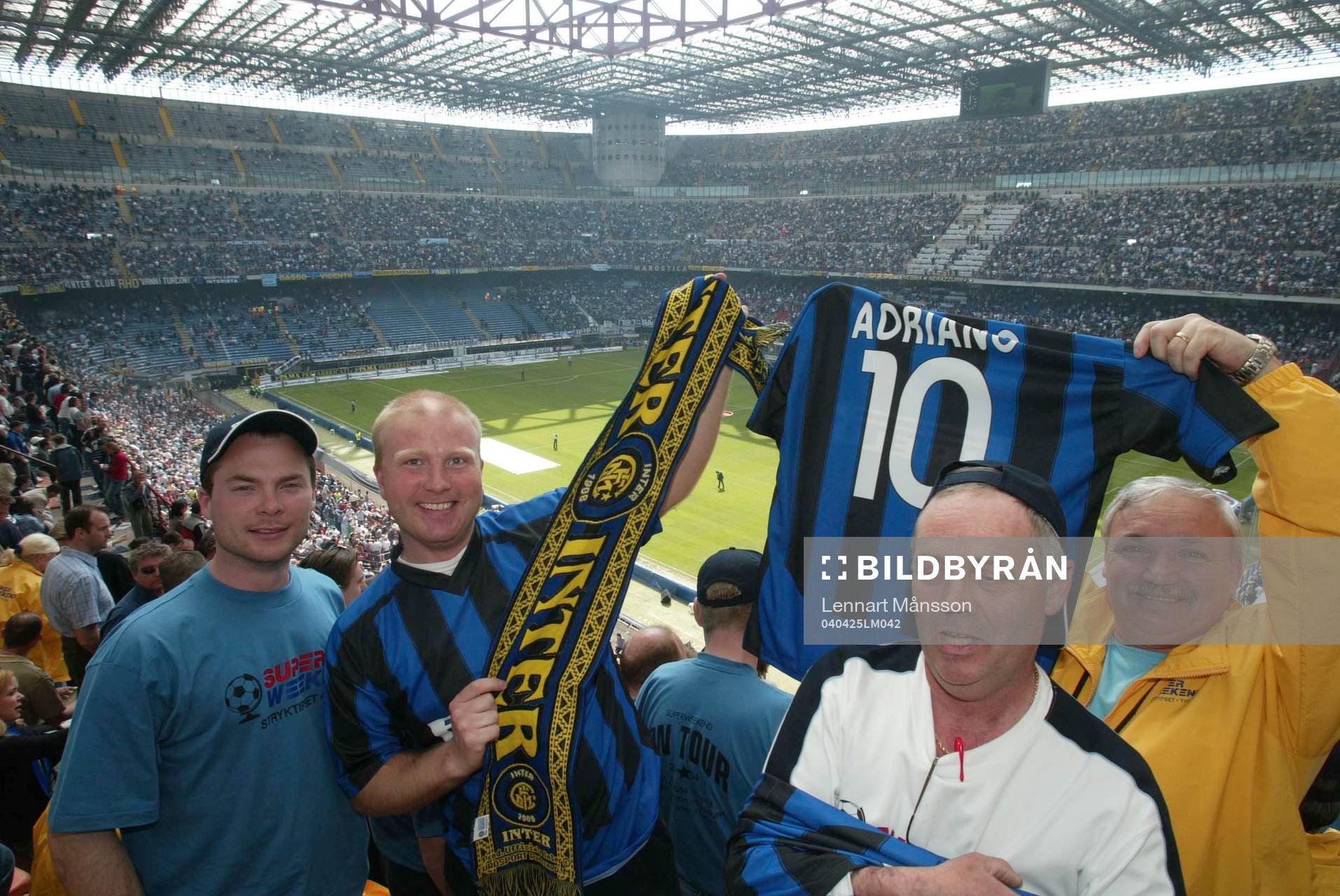 Ett glatt gäng högst upp på gigantiska San Siro
