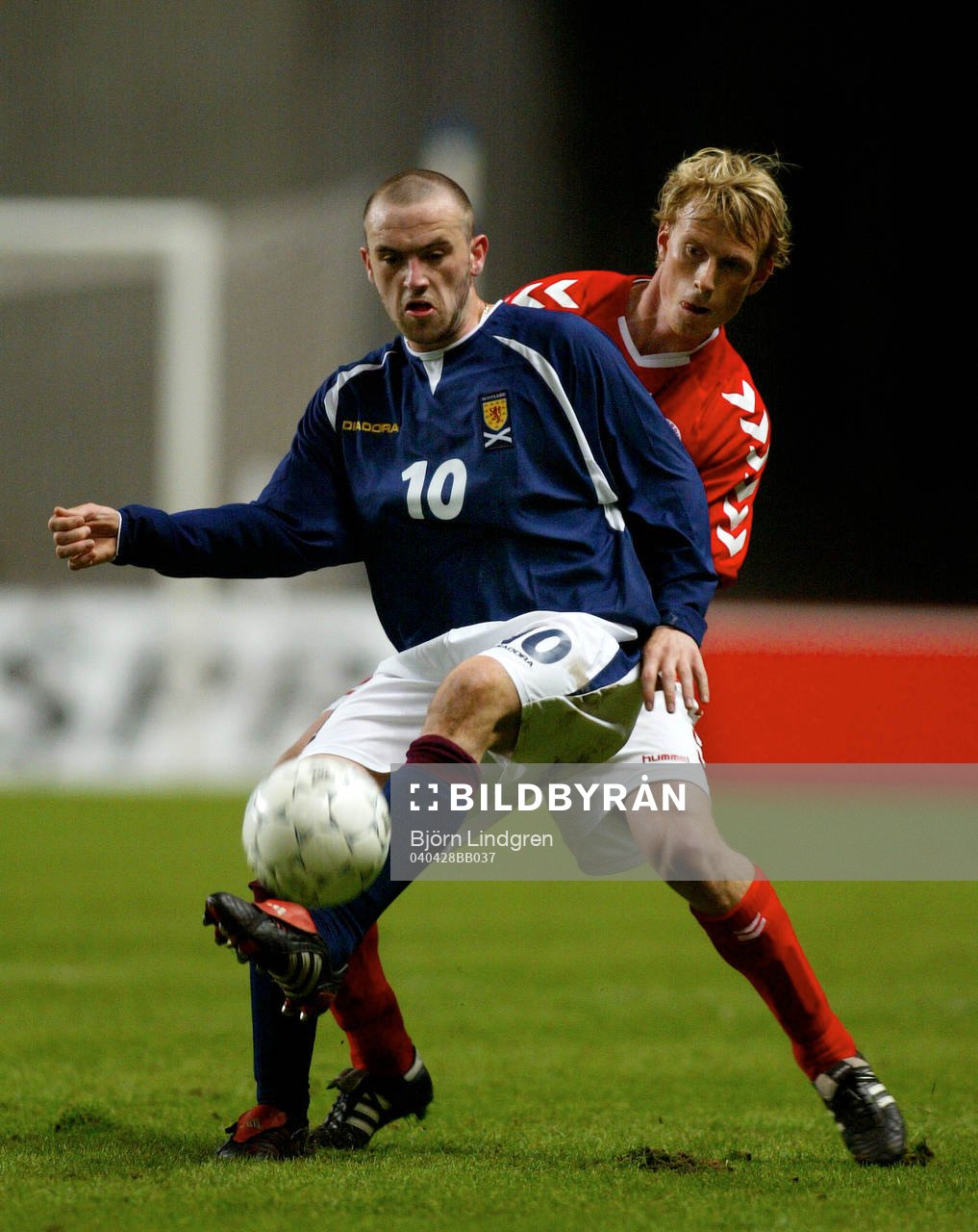 James McFadden, Skottland och Asbjörn Sennels, Danmark