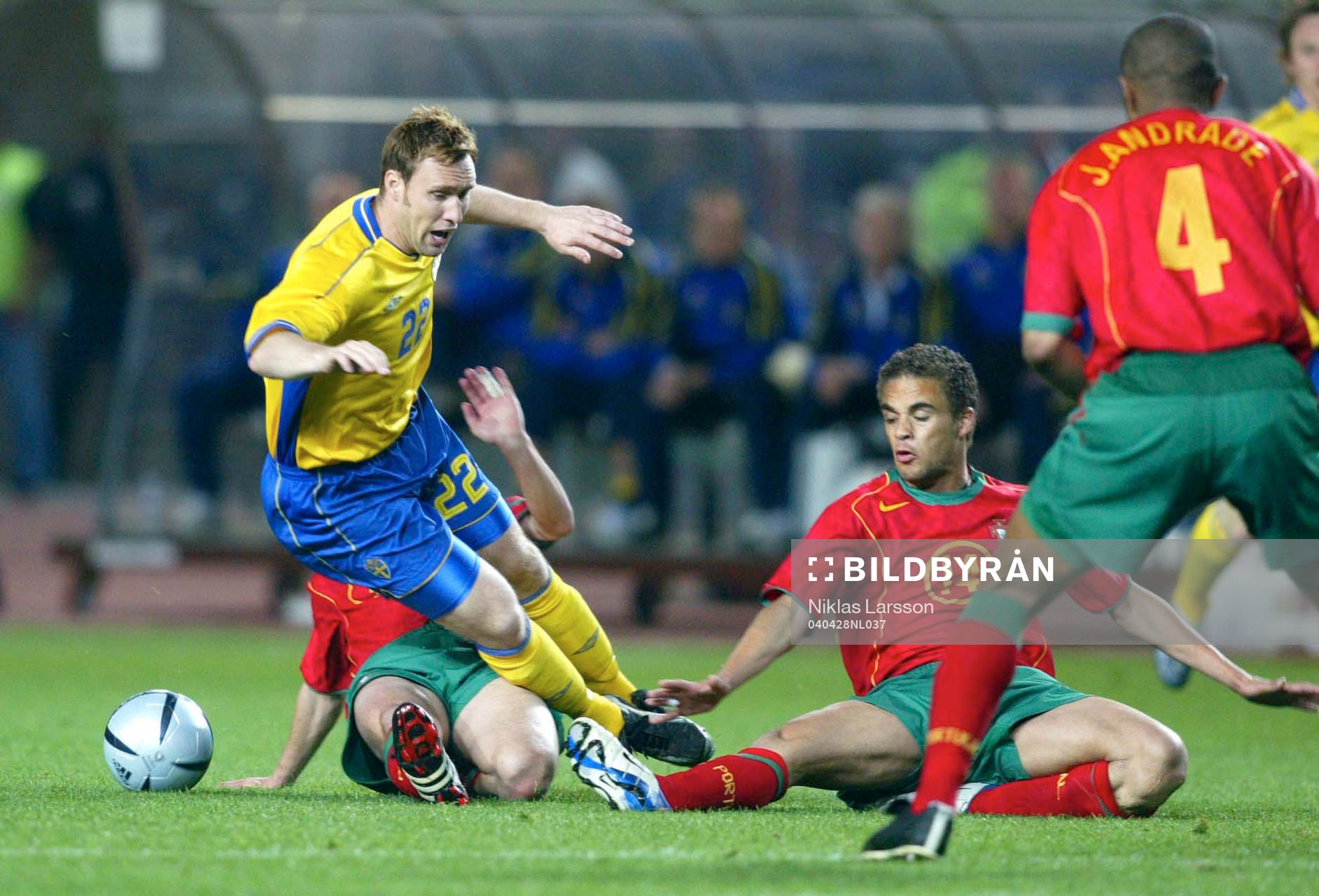 Niklas Skoog, Sverige och Petit, Portugal