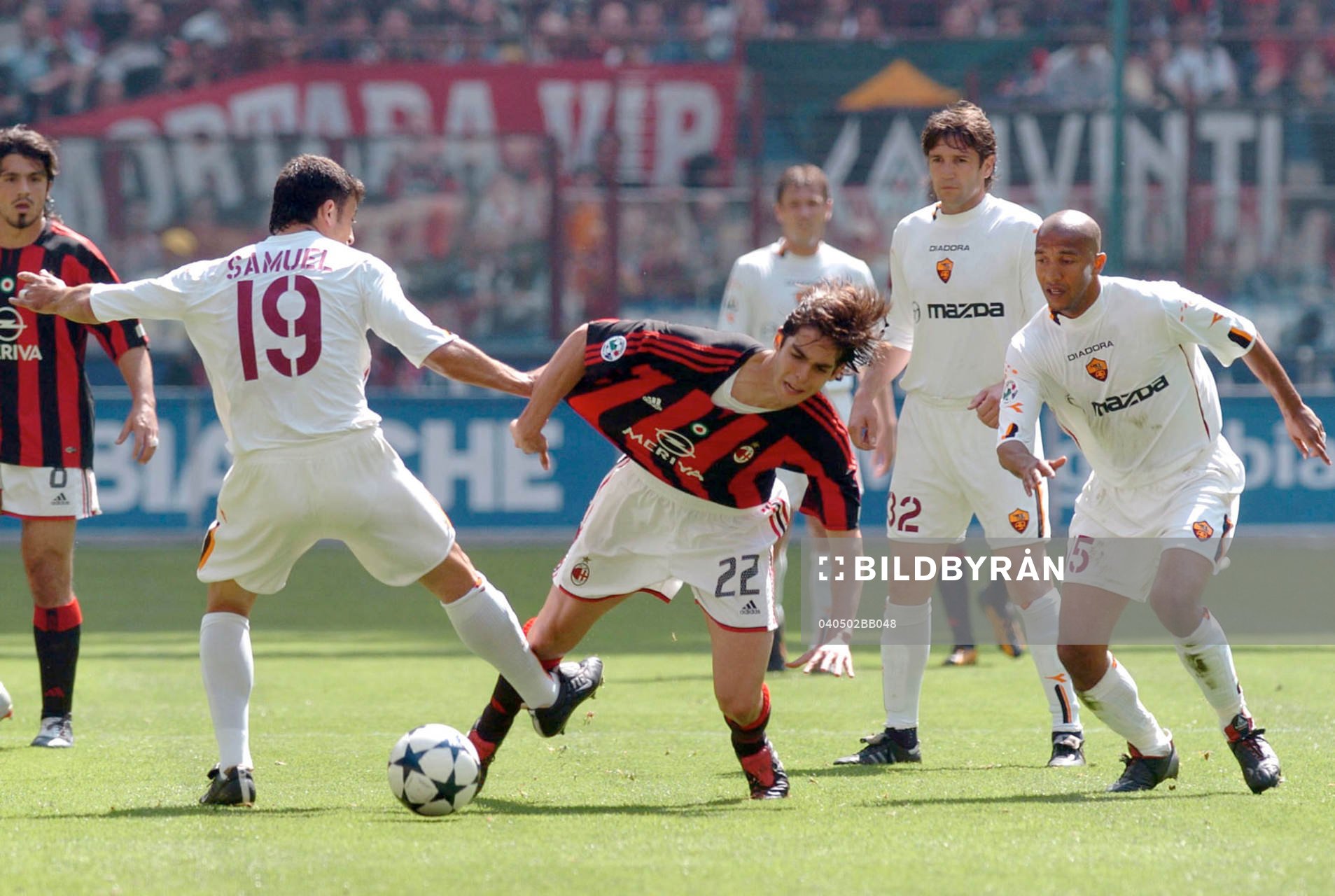 Samuel, Roma och Kaka, Milan (Tröjdragning)