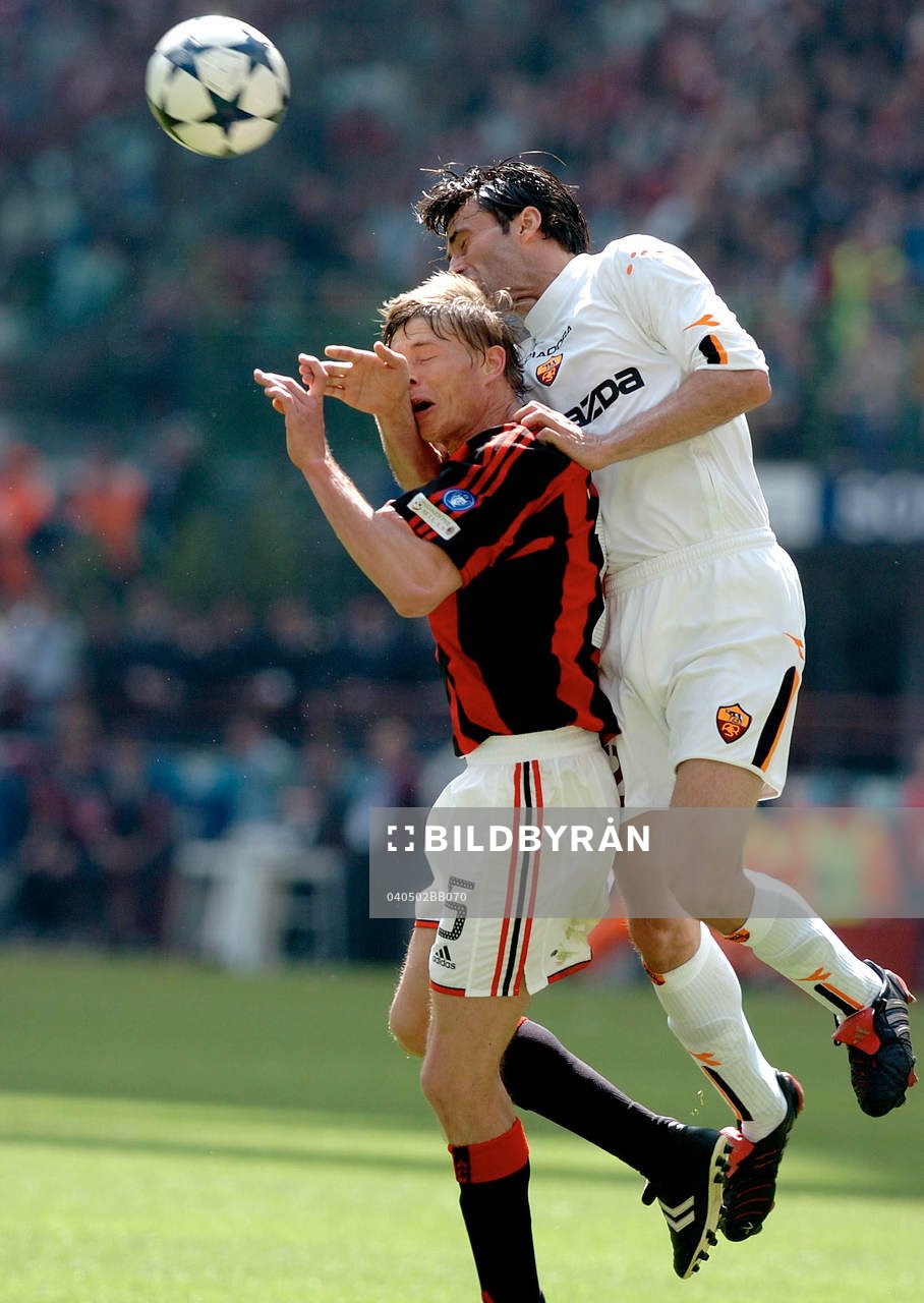 Tomasson och Panucci, nickduell