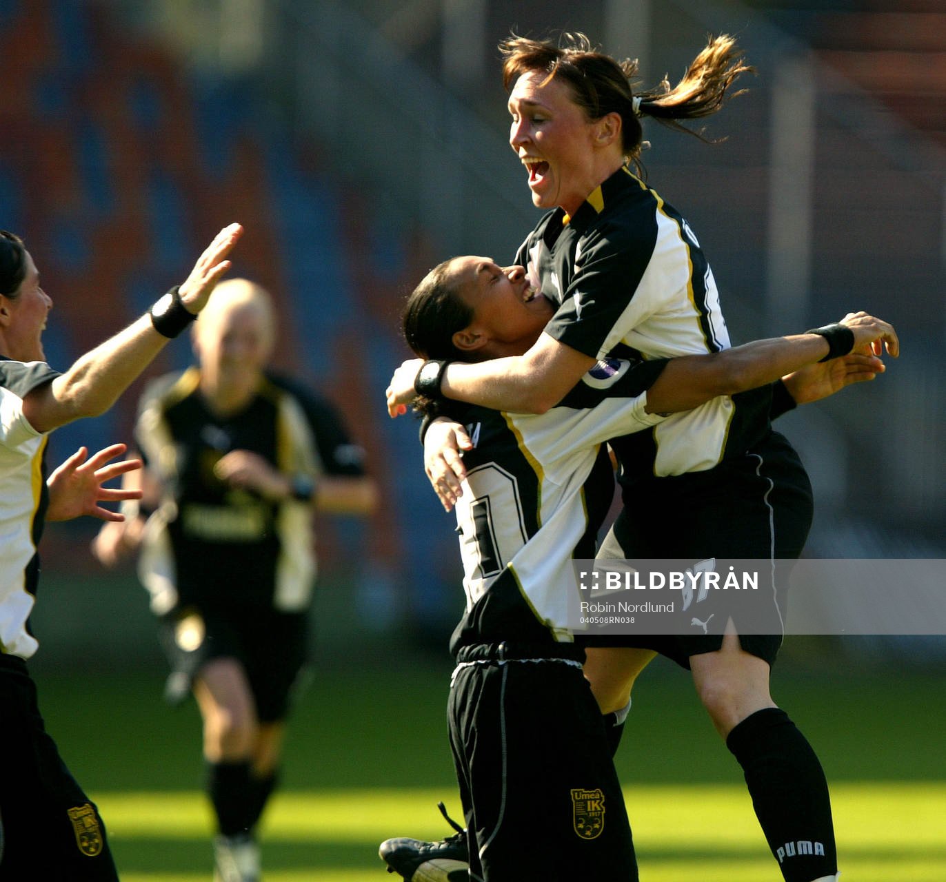 Frida Östberg och Marta Da Silva, Umeå (jubel)