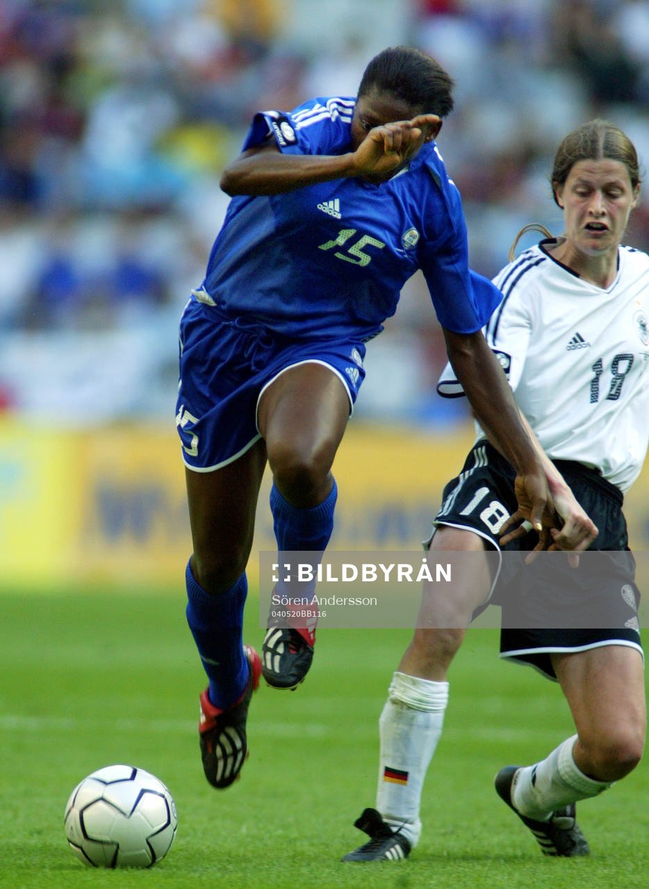 Mercy Akide, Nigeria och Kerstin Garefrekes, Tyskland