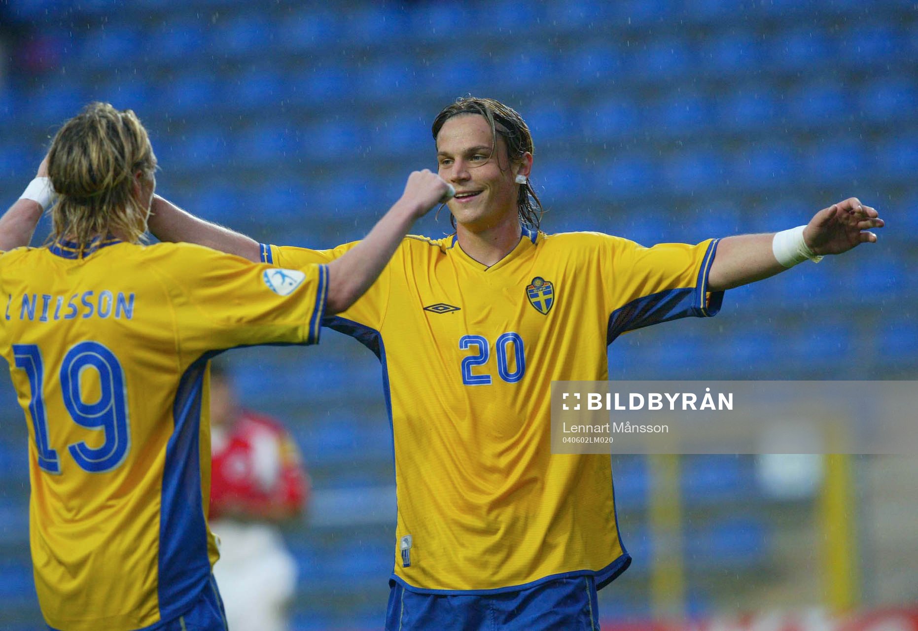 3-1, Markus Rosenberg har gjort sitt andra och grattas av