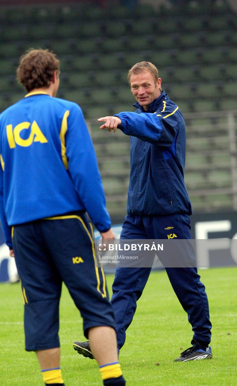 Torbjörn Nilsson, förbundskapten och Johan Elmander