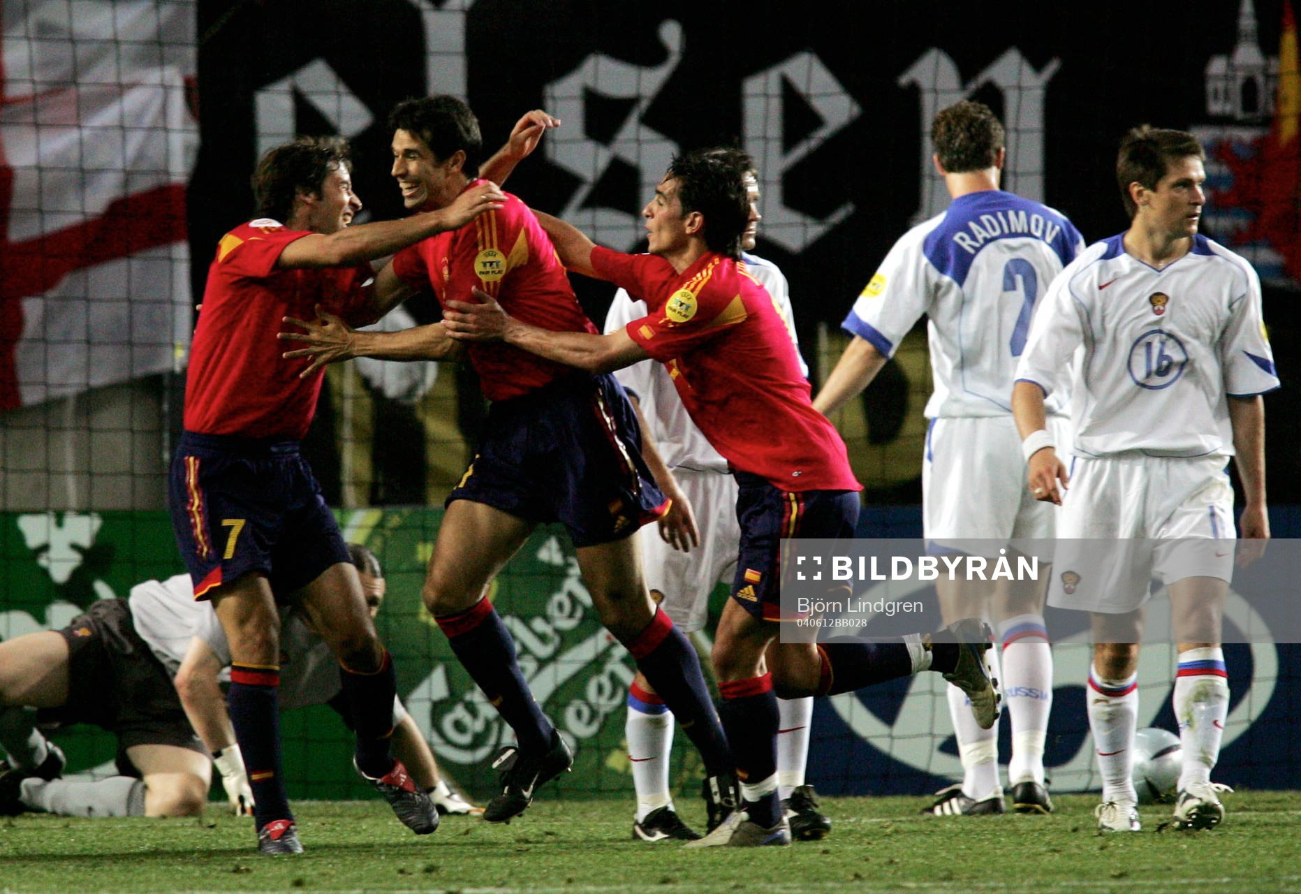 Raul, Vicente och Juan Carlos Valeron, Spanien (Jubel)