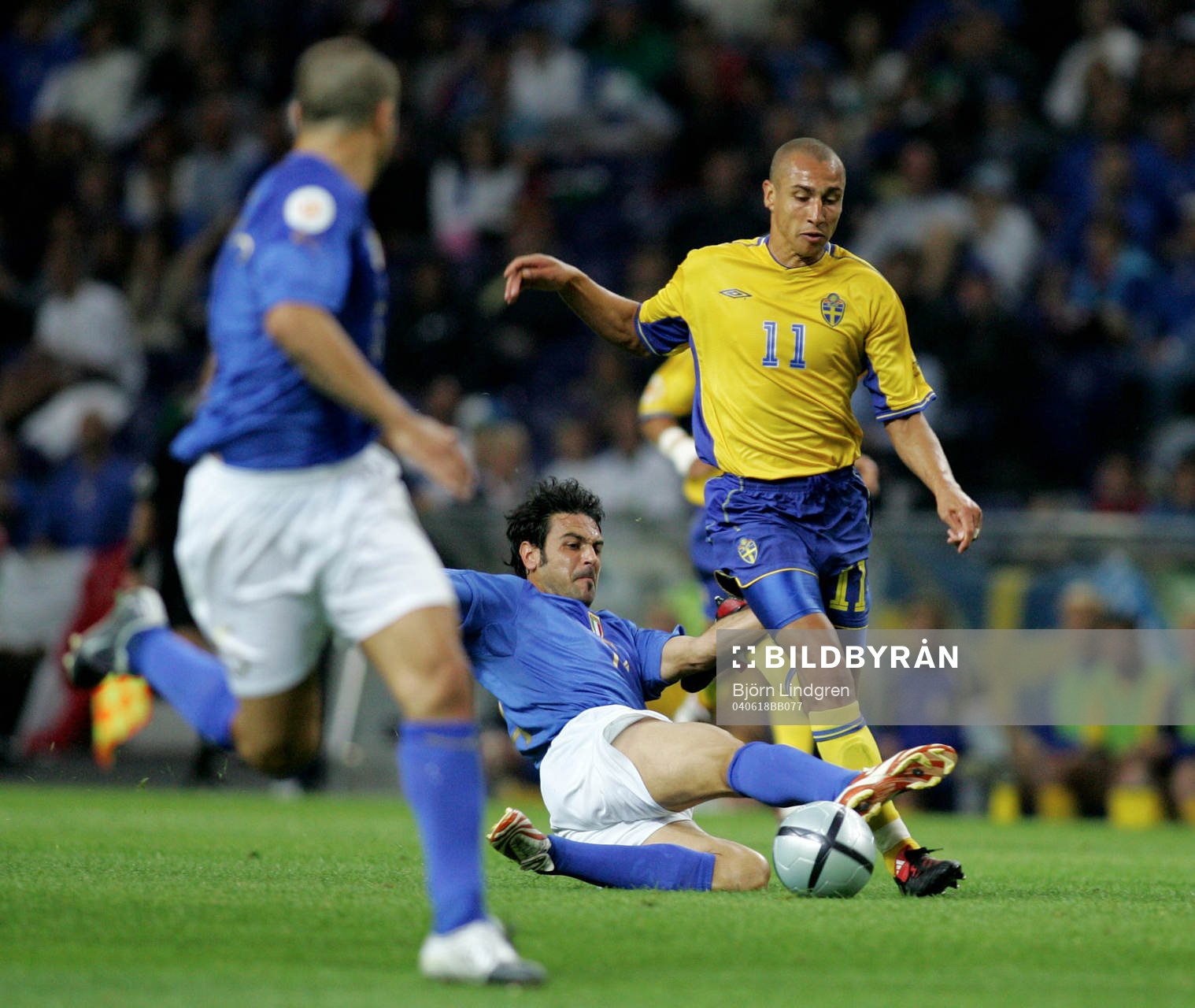 Henrik Larsson, Sverige hoppar elegant över Stefano Fioris