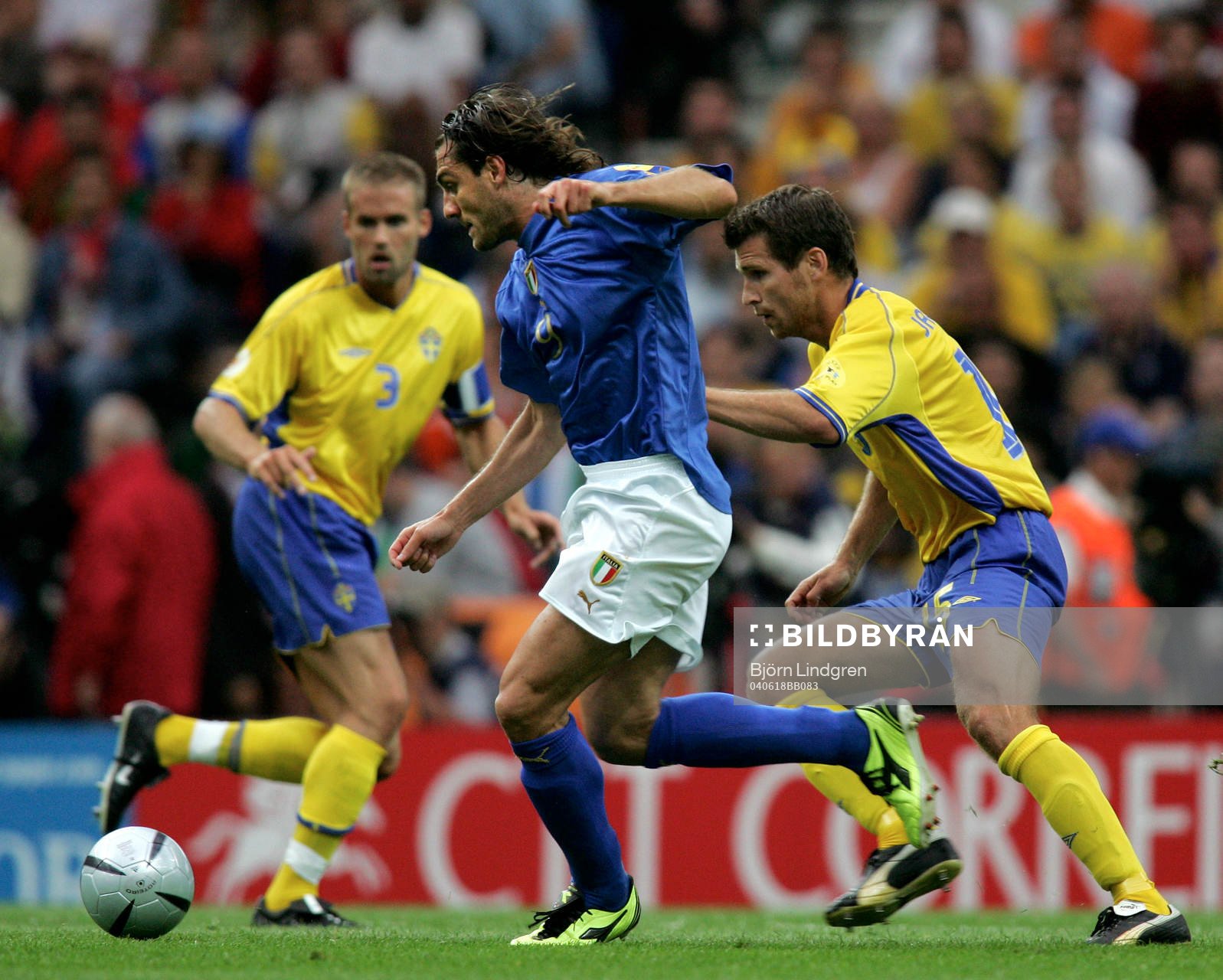 Christian Vieri, Italien och Andreas Isaksson, Sverige