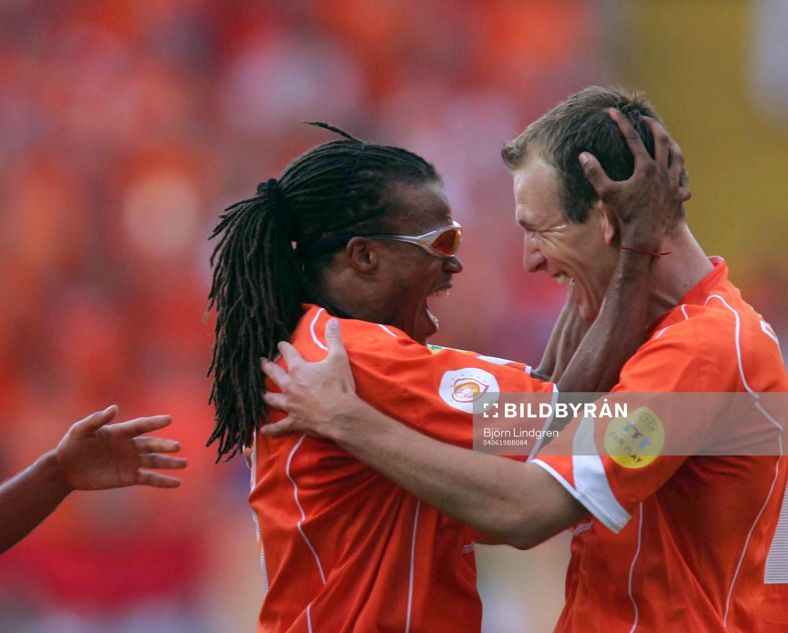 Edgar Davids och Arjen Robben jublar