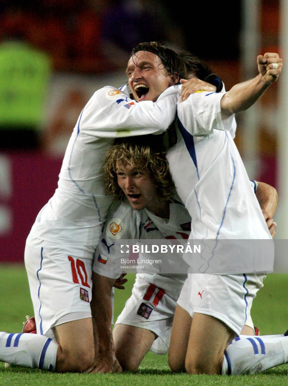  Tomas  Rosicky, Vladimir Smicer och Pavel Nedved jublar efter slutsignalen
