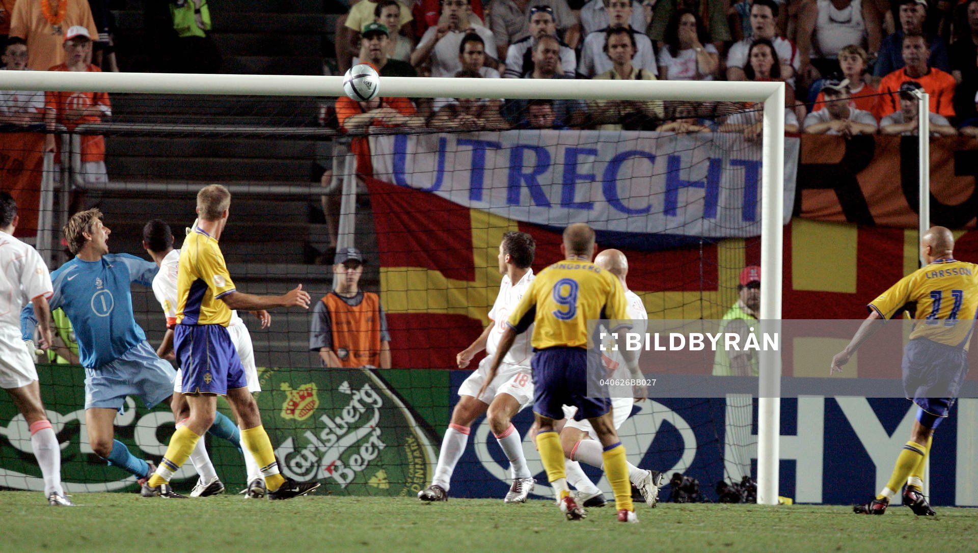 Henrik Larsson, skott i ribban!