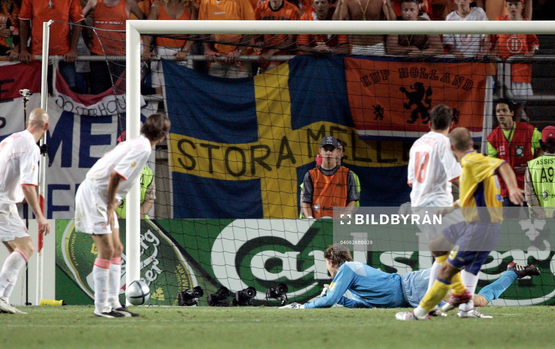 Fredrik Ljungberg, skott i stolpen! Stolpskott