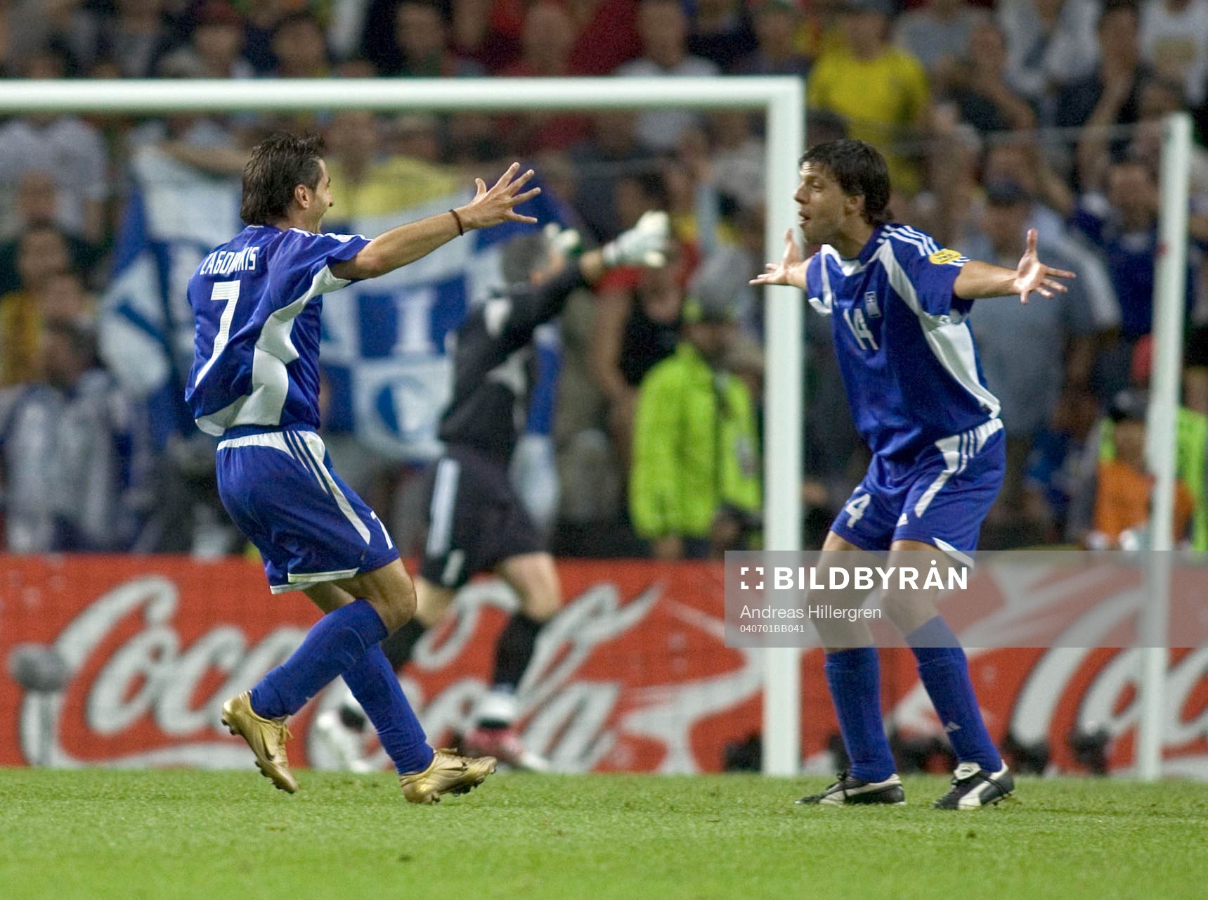 Theodoros Zagorakis och Panagiotis Fyssas, jubel