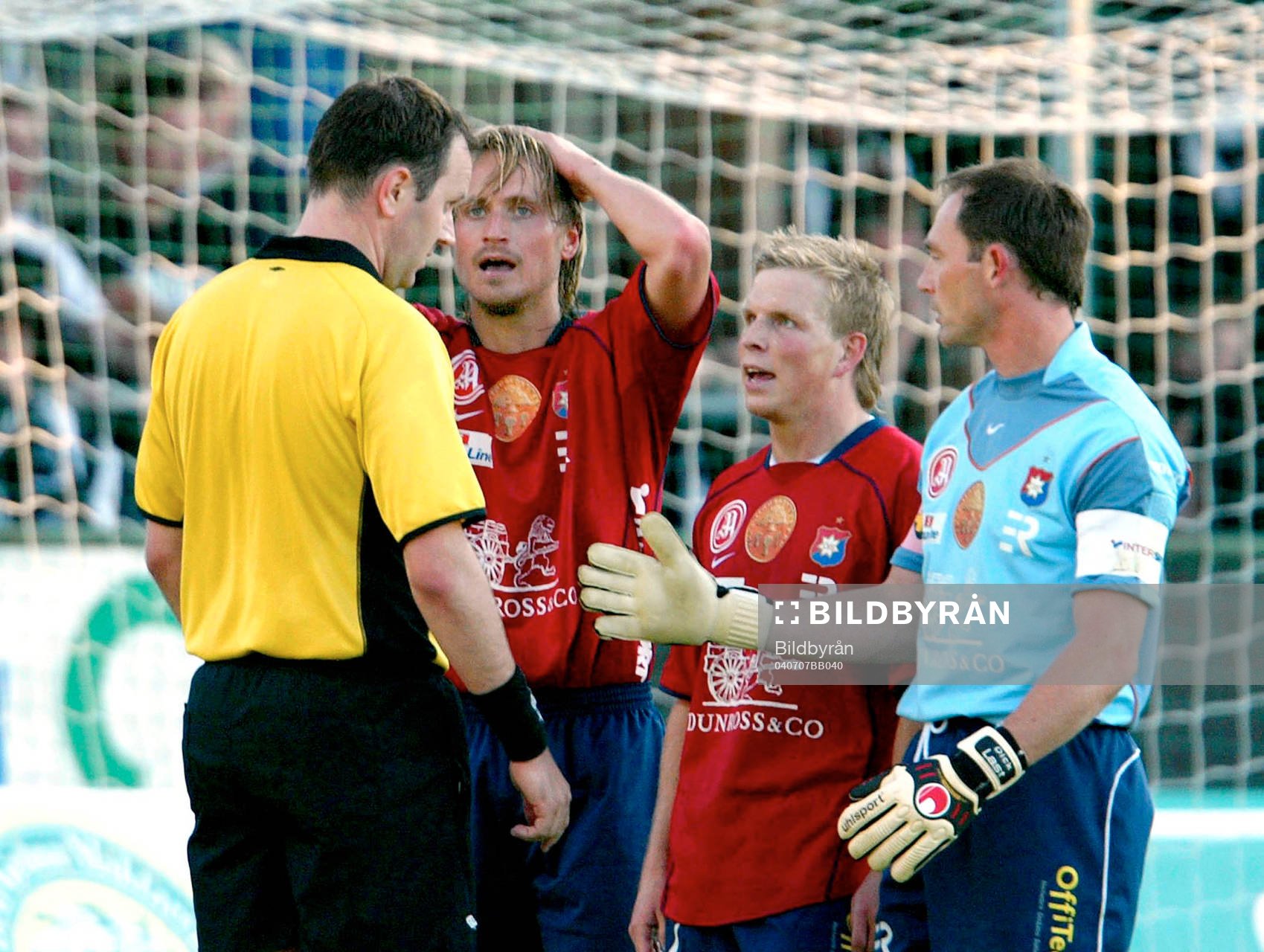 ÖIS - Landskrona 1-1 Domaren Jonas Eriksson och arga