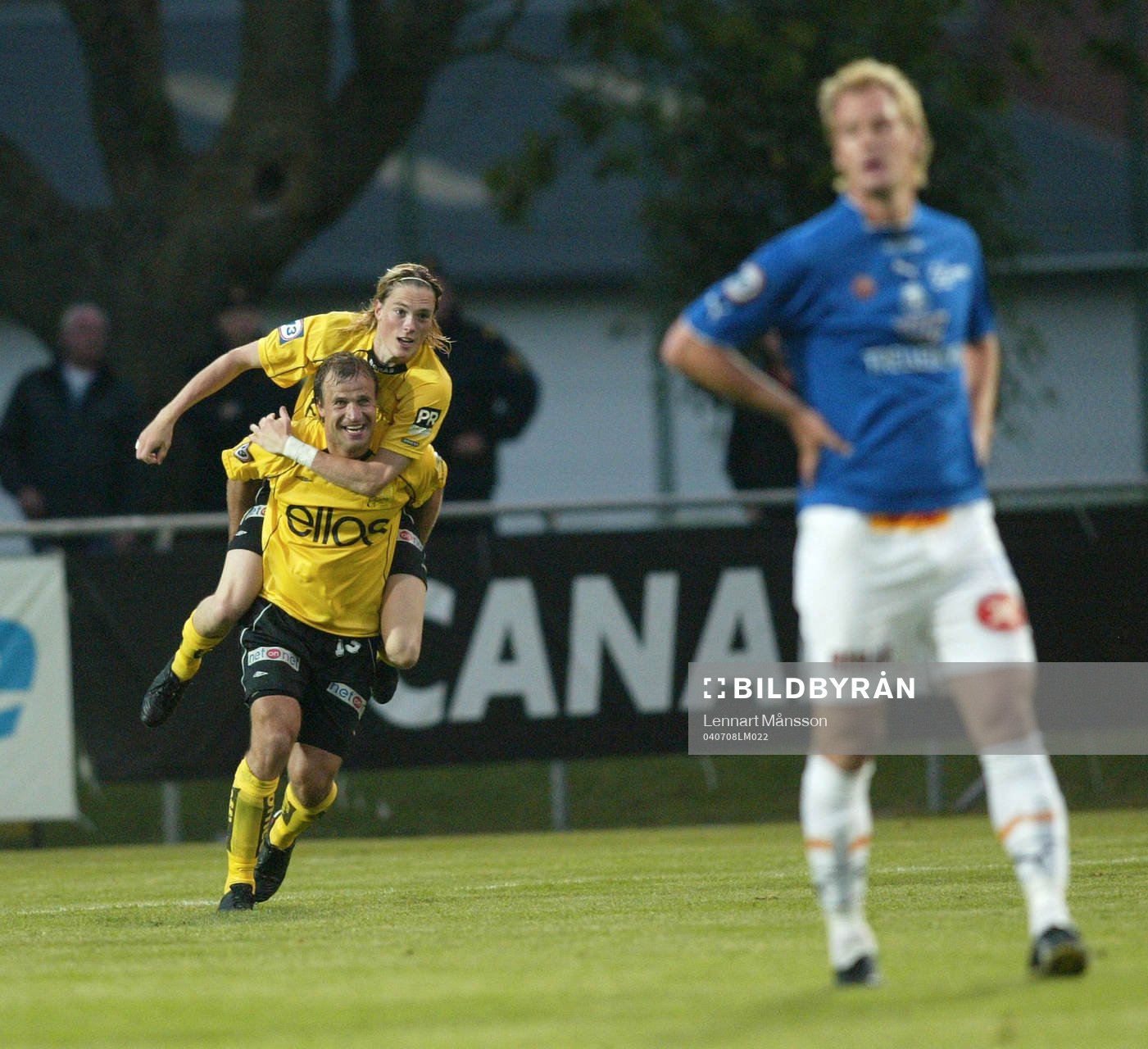 0-1, segerskytten Lasse Nilsson på Hasse Berggrens axlar,