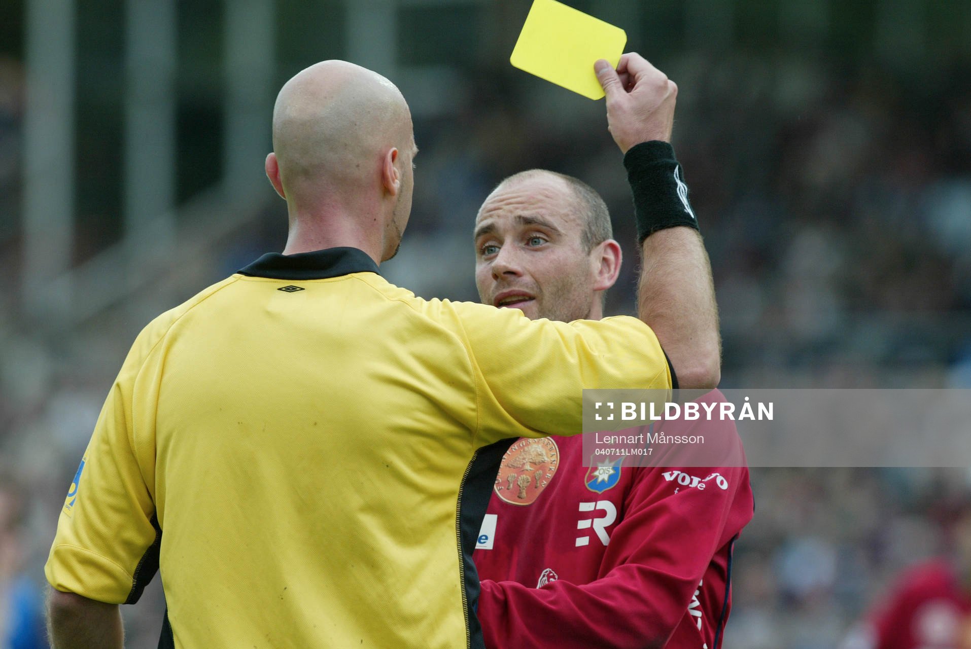 Minuterna före utvisningen får Tryggvi Gudmundsson varning