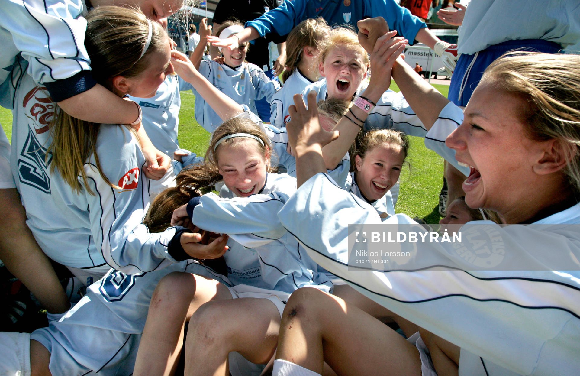 Fotboll, Gothia Cup, Girls 15, final, Malmˆ FF- Central Marin United: Malmˆtjejerna jublar ˆver segern med en klassisk TV-puckshˆg. 