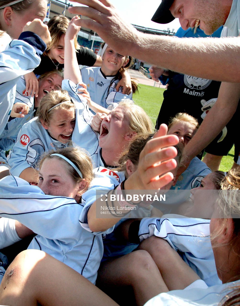 Fotboll, Gothia Cup, Girls 15, final, Malmˆ FF- Central Marin United: Malmˆtjejerna jublar ˆver segern med en klassisk TV-puckshˆg. 