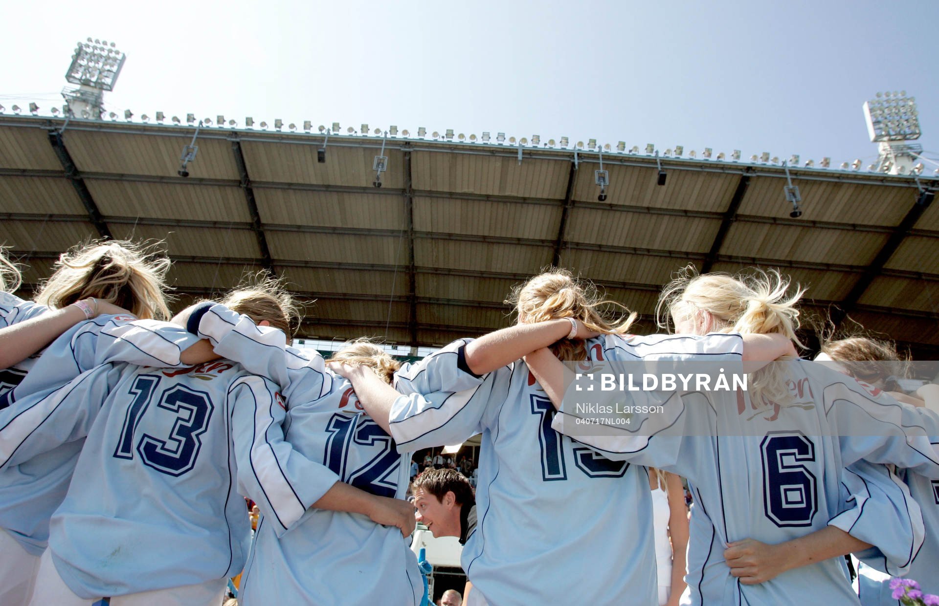Fotboll, Gothia Cup, Girls 15, final, Malmˆ FF- Central Marin United: Malmˆtjejerna jublar ˆver segern (i mitten jublar tr‰naren). 