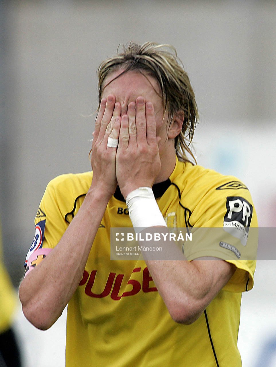  Lasse Nilsson har missat matchens jättechans.